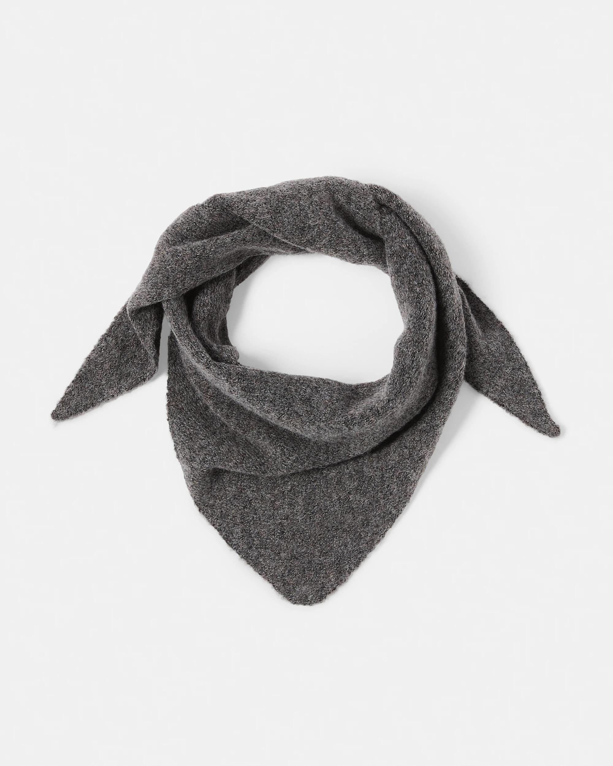 1 Triangle Scarf Gry Chmrle, 1 of 4