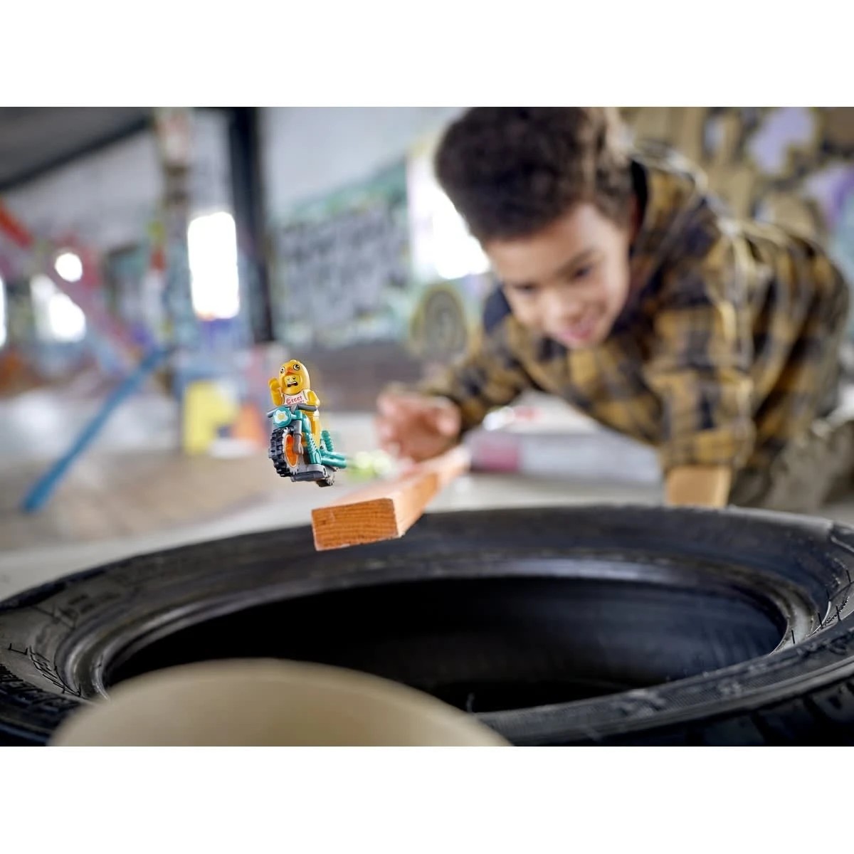 7 LEGO City Stunt Chicken Stunt Bike 60310, 7 of 8