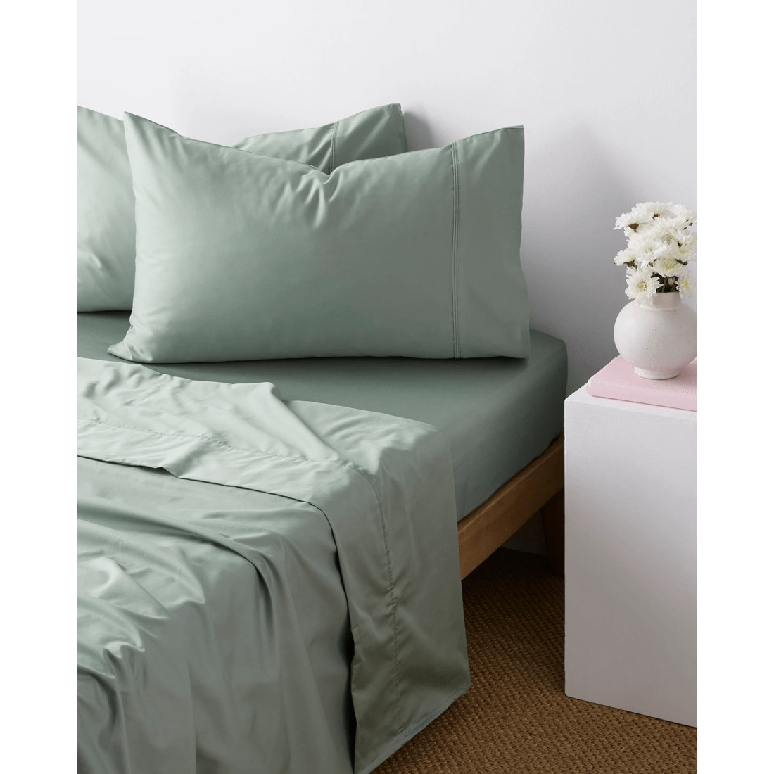 1 Target Egyptian Cotton 600 Thread Count Deep Sheet Set
 - Queen Bed
 - Green, 1 of 1