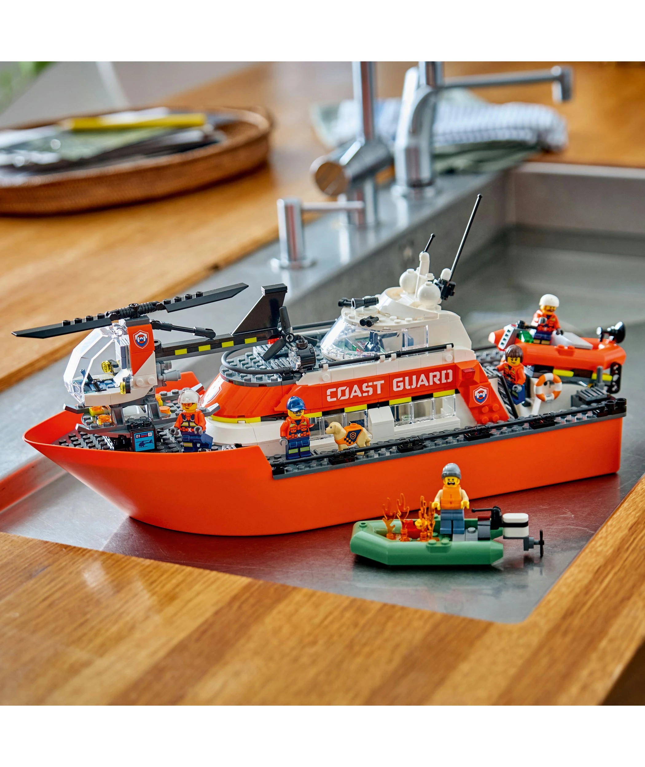 9 LEGO City Coast Guard Rescue Boat & Helicopter 60504, 9 of 10