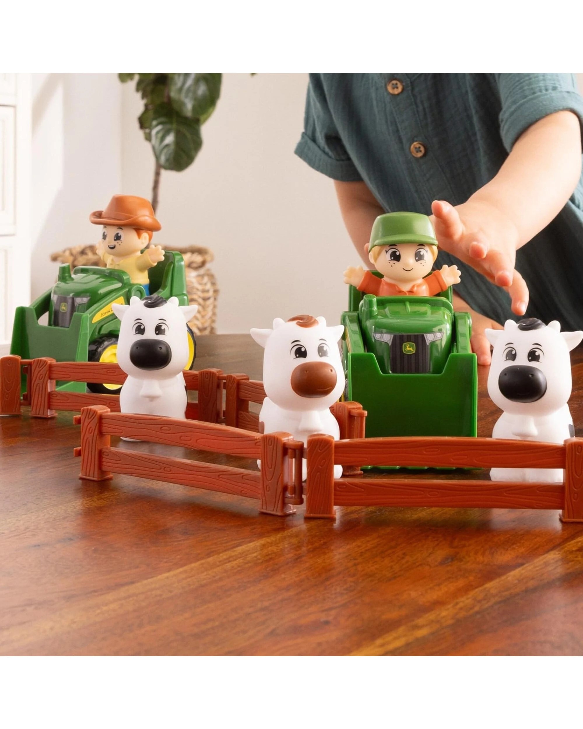 8 John Deere The Cows are Out Playset, 8 of 9