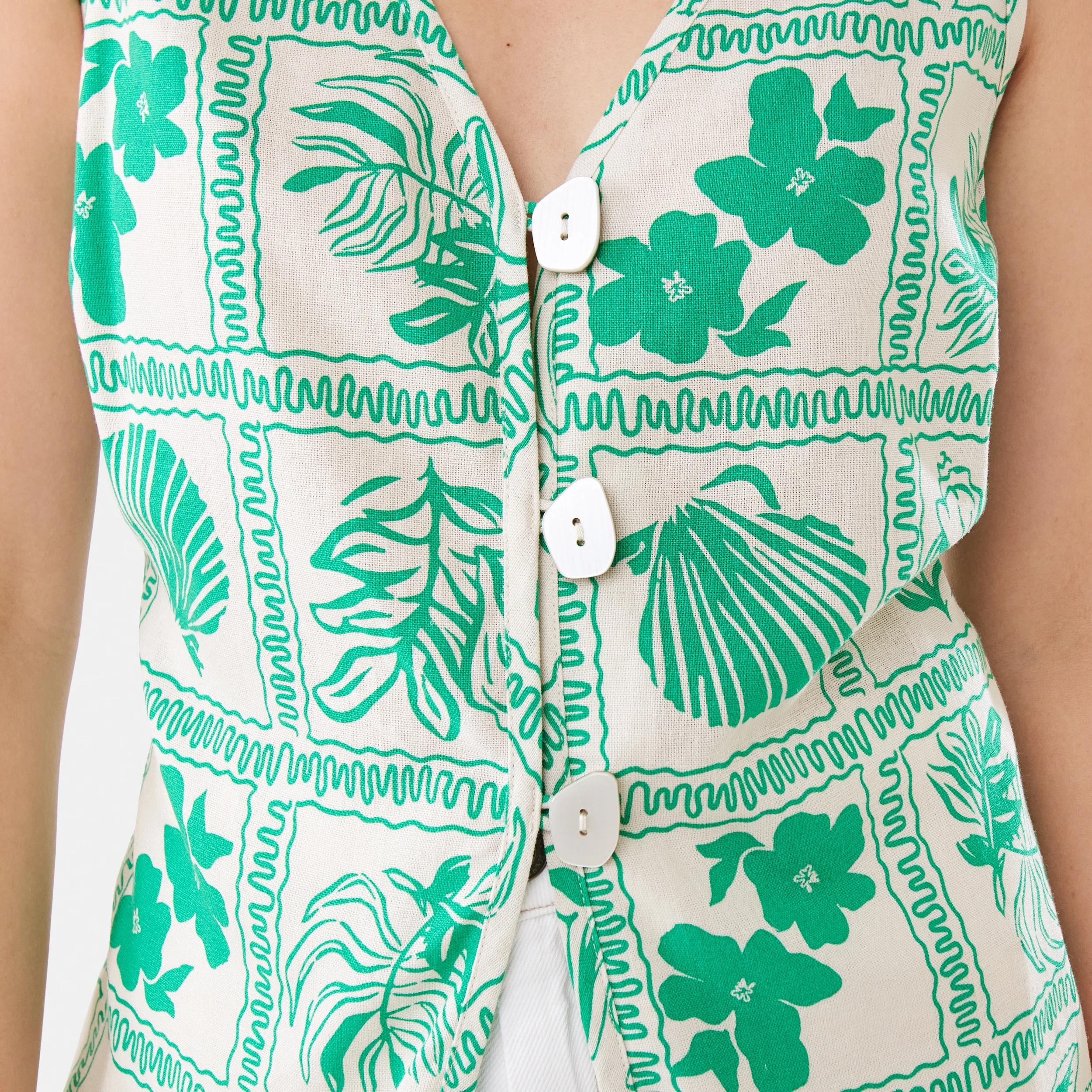 6 Sleeveless Button Detail Vest SHELL GEO SIMPLY GREEN, 6 of 8
