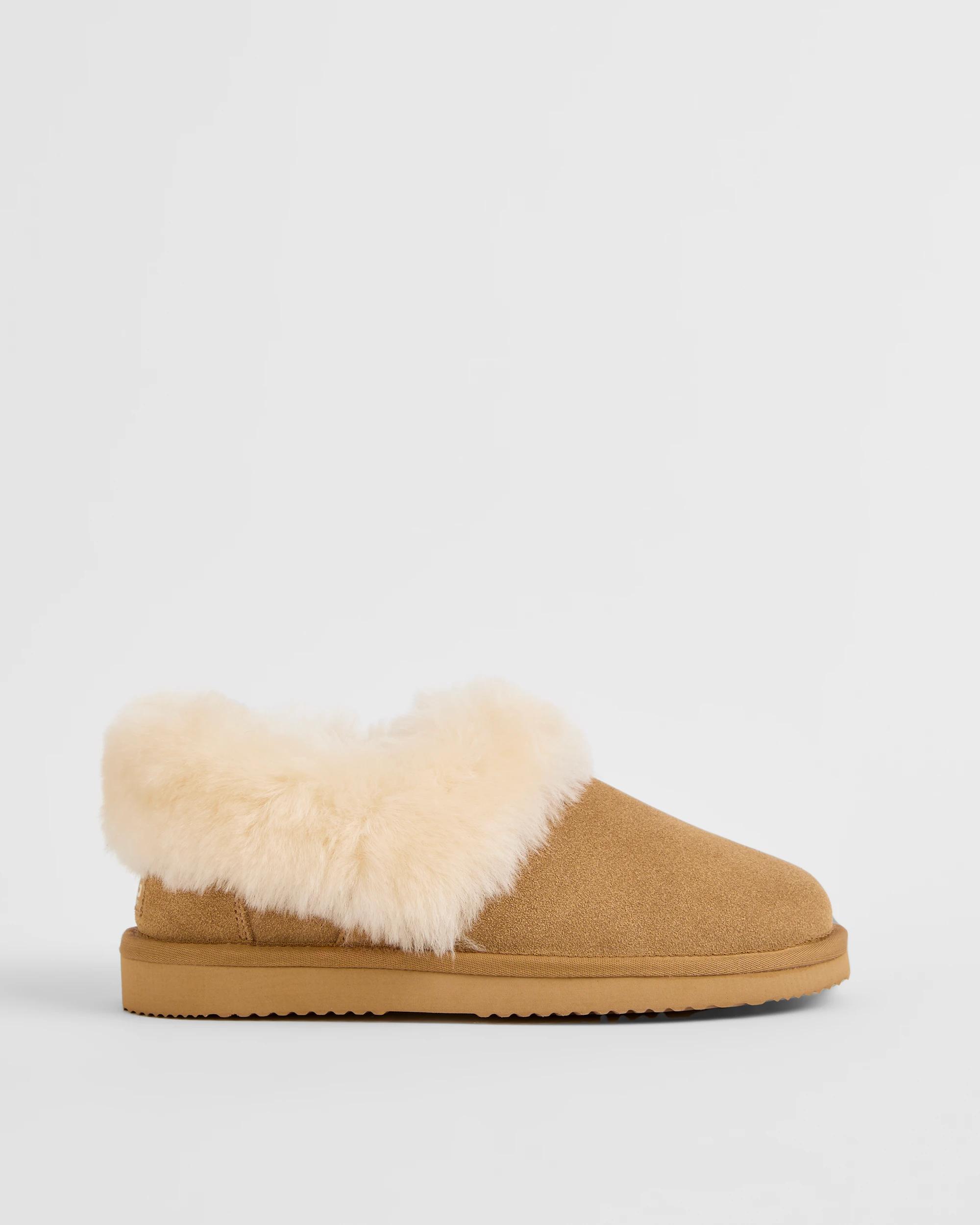 1 Australian Design Ugg Boots and Slippers Australian Design UGG Leather and Sheepskin Closed Toe Slippers CHESTNUT, 1 of 3