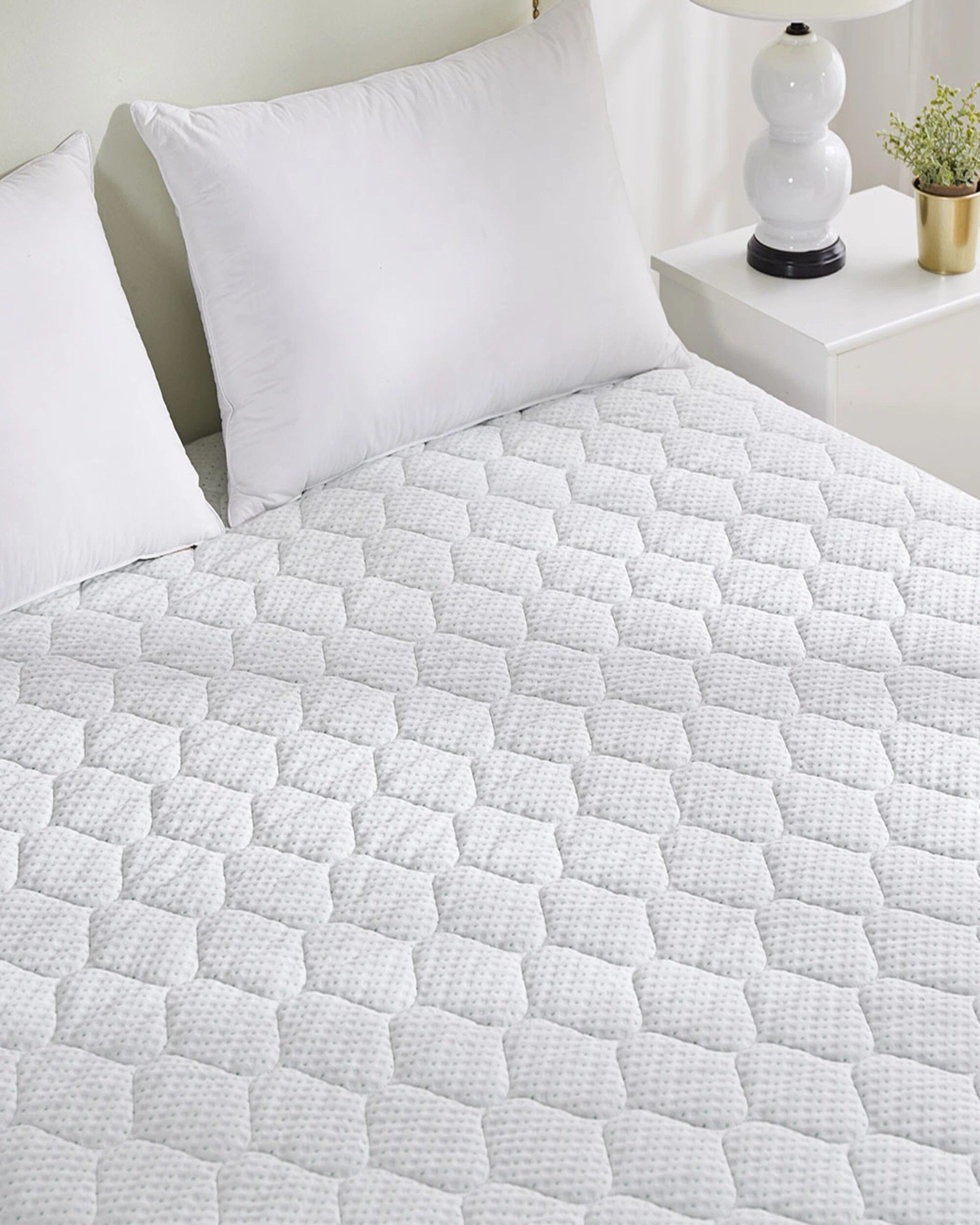 6 Dreamz Bamboo Mattress Protector Queen, 6 of 7
