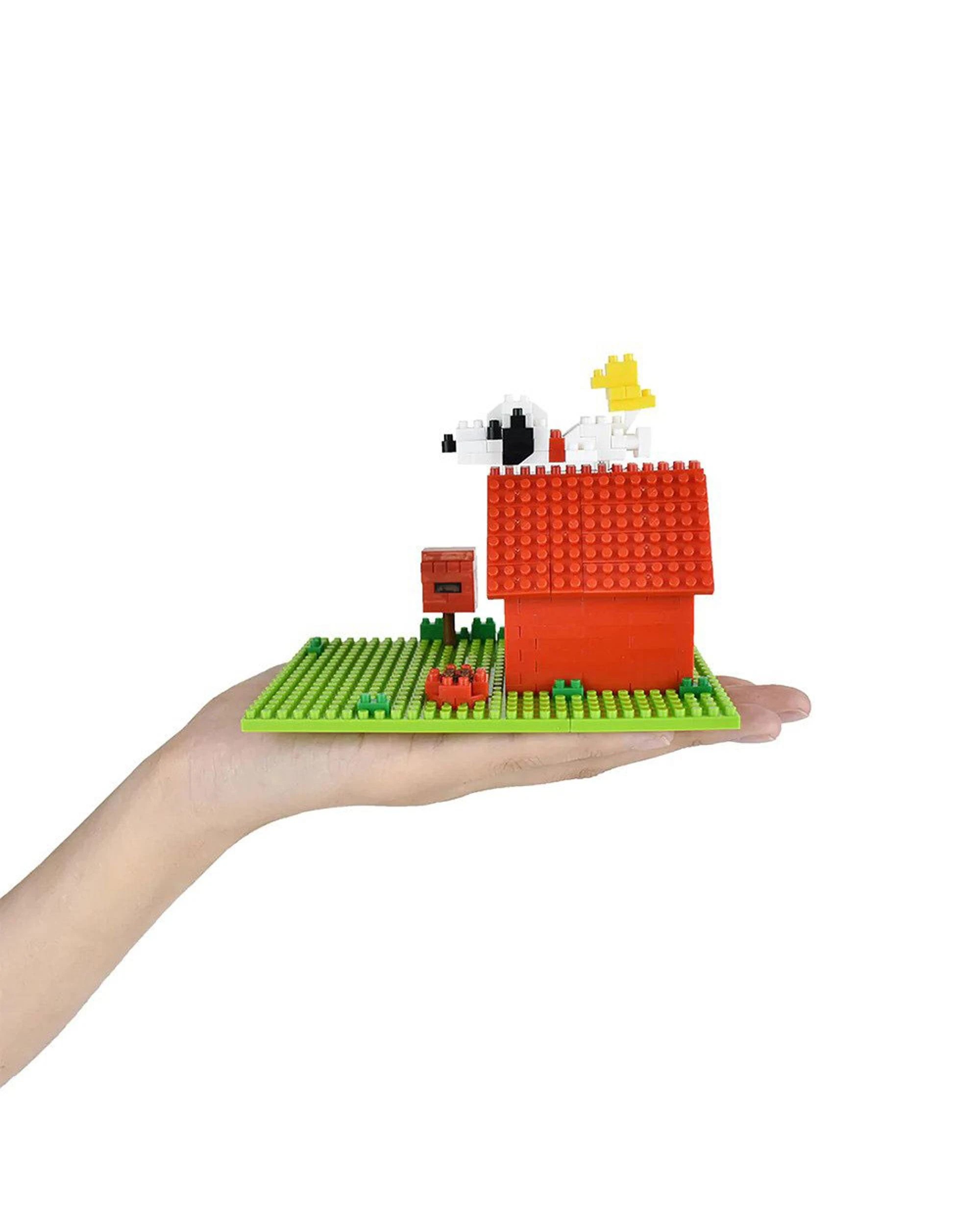 3 Nanoblock Peanuts Snoopy House, 3 of 4