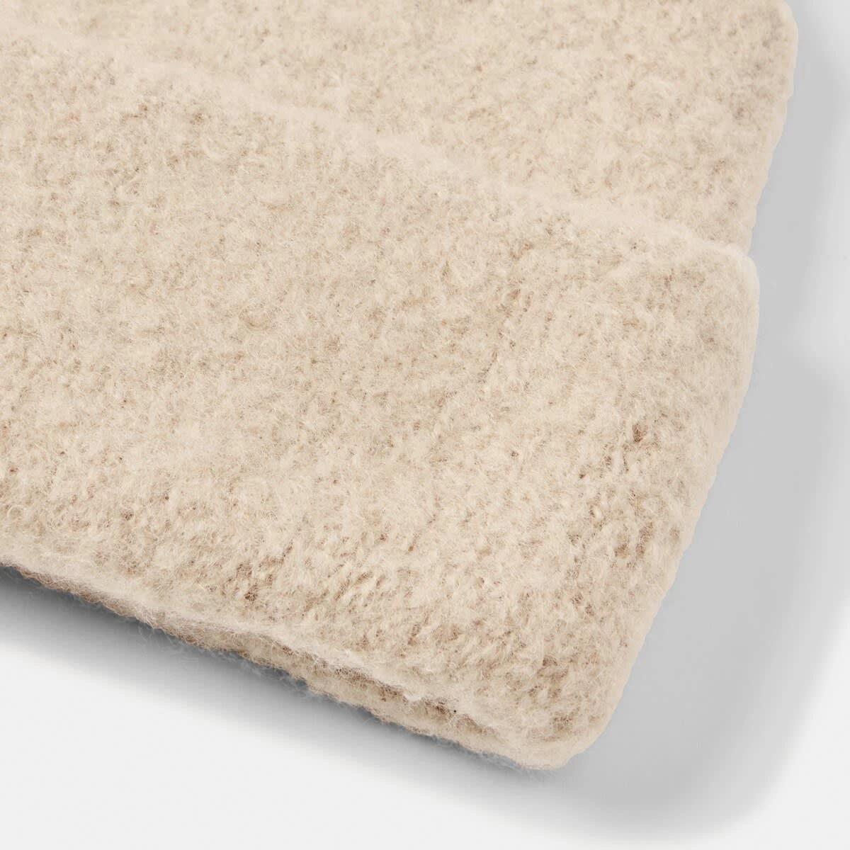 3 Fluffy Beanie Bone Beige, 3 of 4