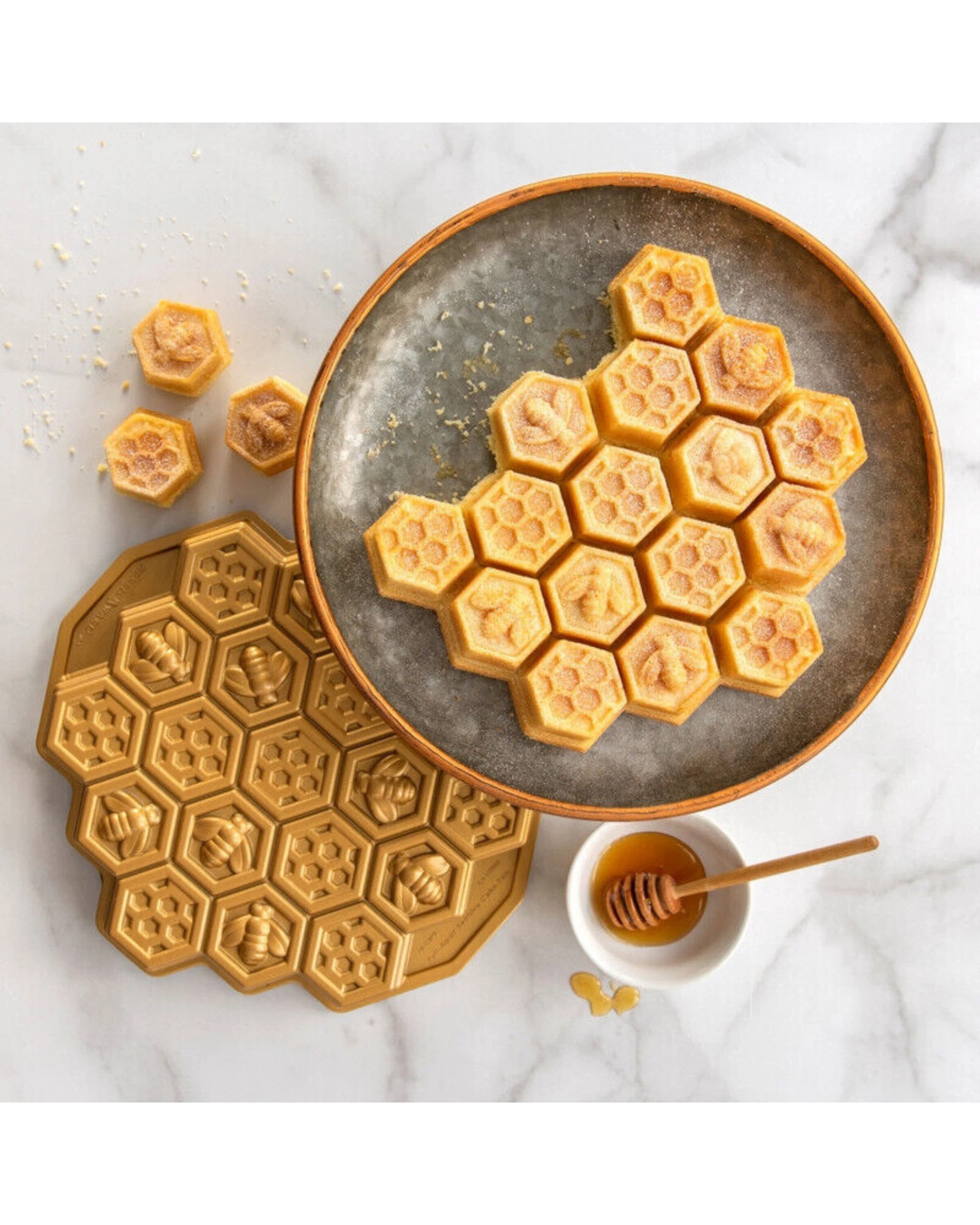 4 Nordic Ware Honeycomb Pull Apart Tin - Gold, 4 of 4