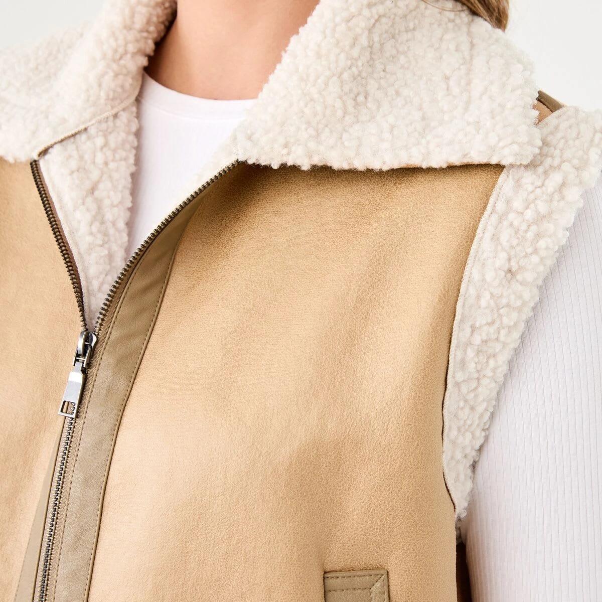 6 Sherpa Vest Dune, 6 of 7