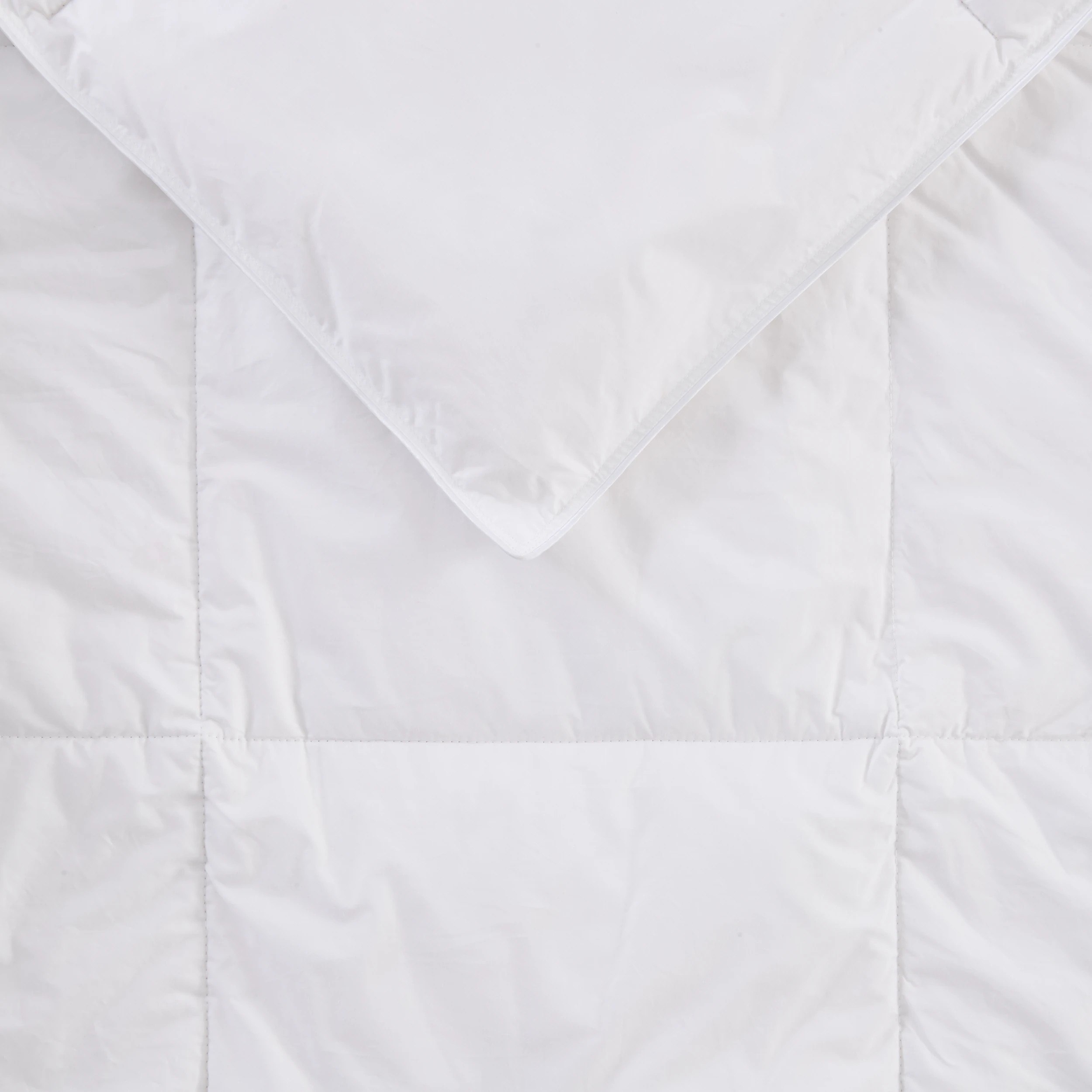 3 Touch of Silk Quilt - Queen Bed, White, 3 of 8