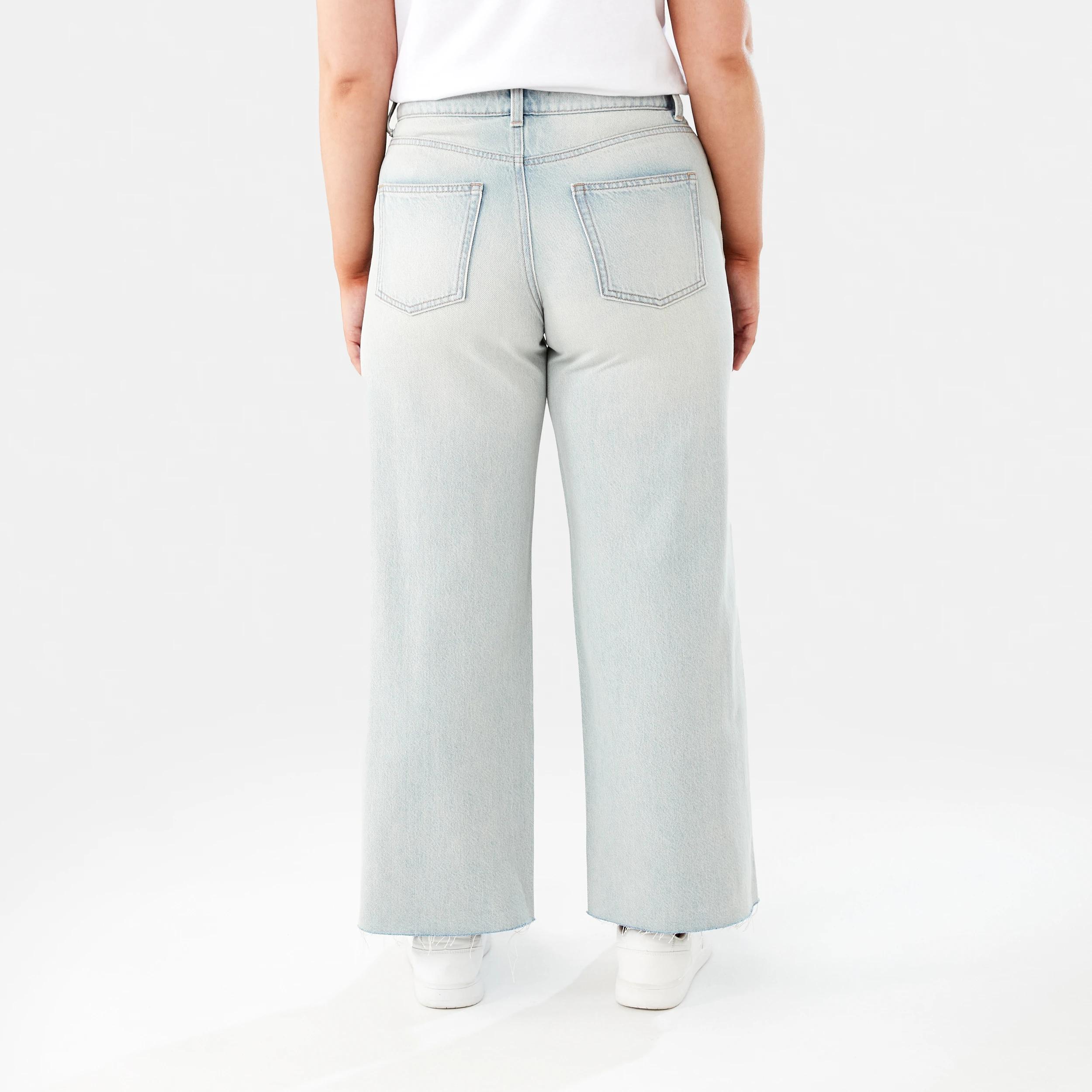 4 Wide Leg Raw Hem Jeans LIGHT DENIM WASH, 4 of 9