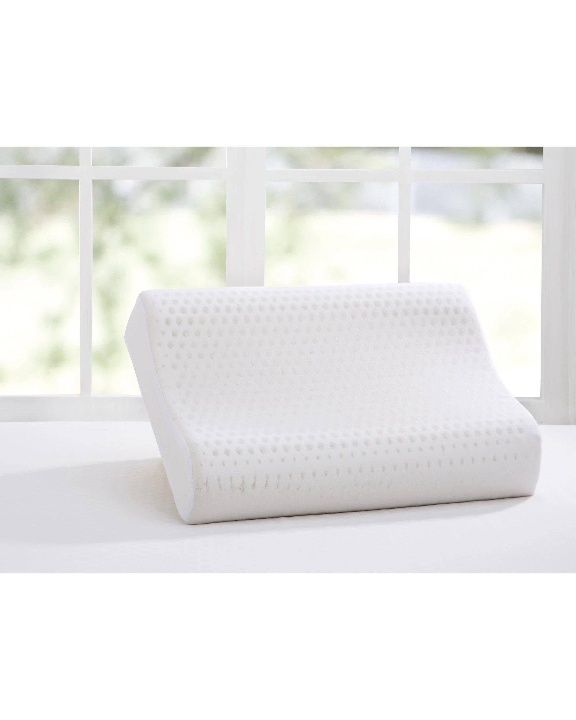 1 Dreamaker 100% Natural Contoured Pincore Latex Pillow 60x40cm - White, 1 of 4