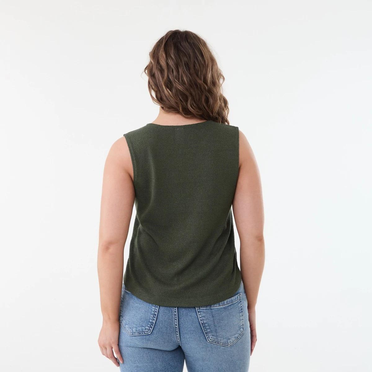 3 Sleeveless Textured Curved Hem Tank DARK CARGO, 3 of 5