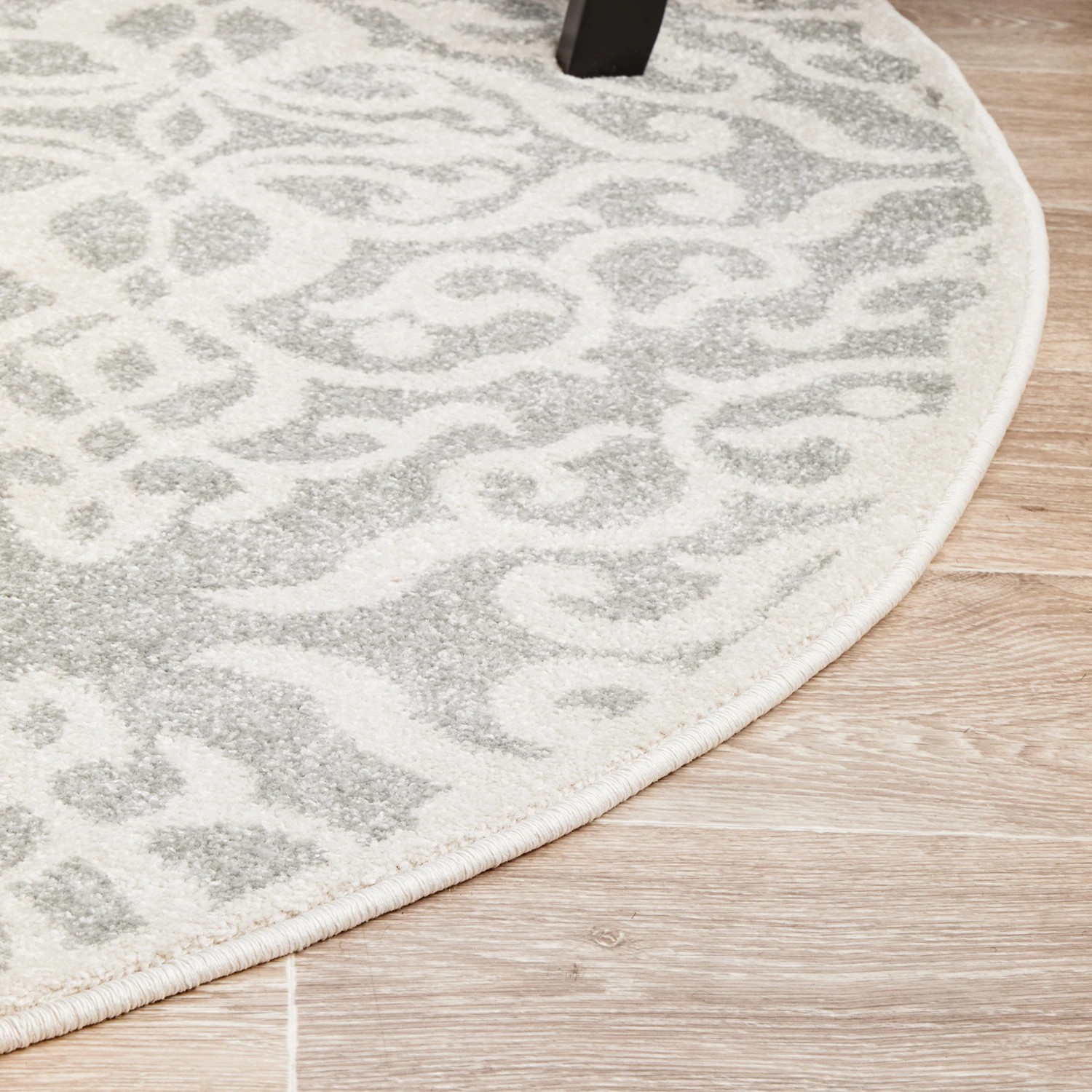 1 Common Ground Rugs Lustre Lydia 150x150cm Round - Small Pet Friendly Rug - Silver, 1 of 4