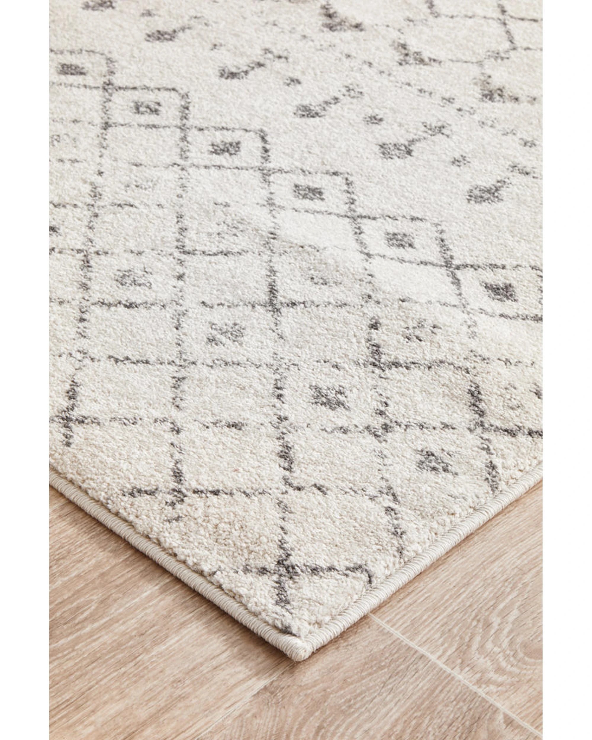 5 RUG CULTURE Chrome Elsa Silver Runner Rug — Power-Loomed 100% Polypropylene, 10mm Pile - Silver, 5 of 9