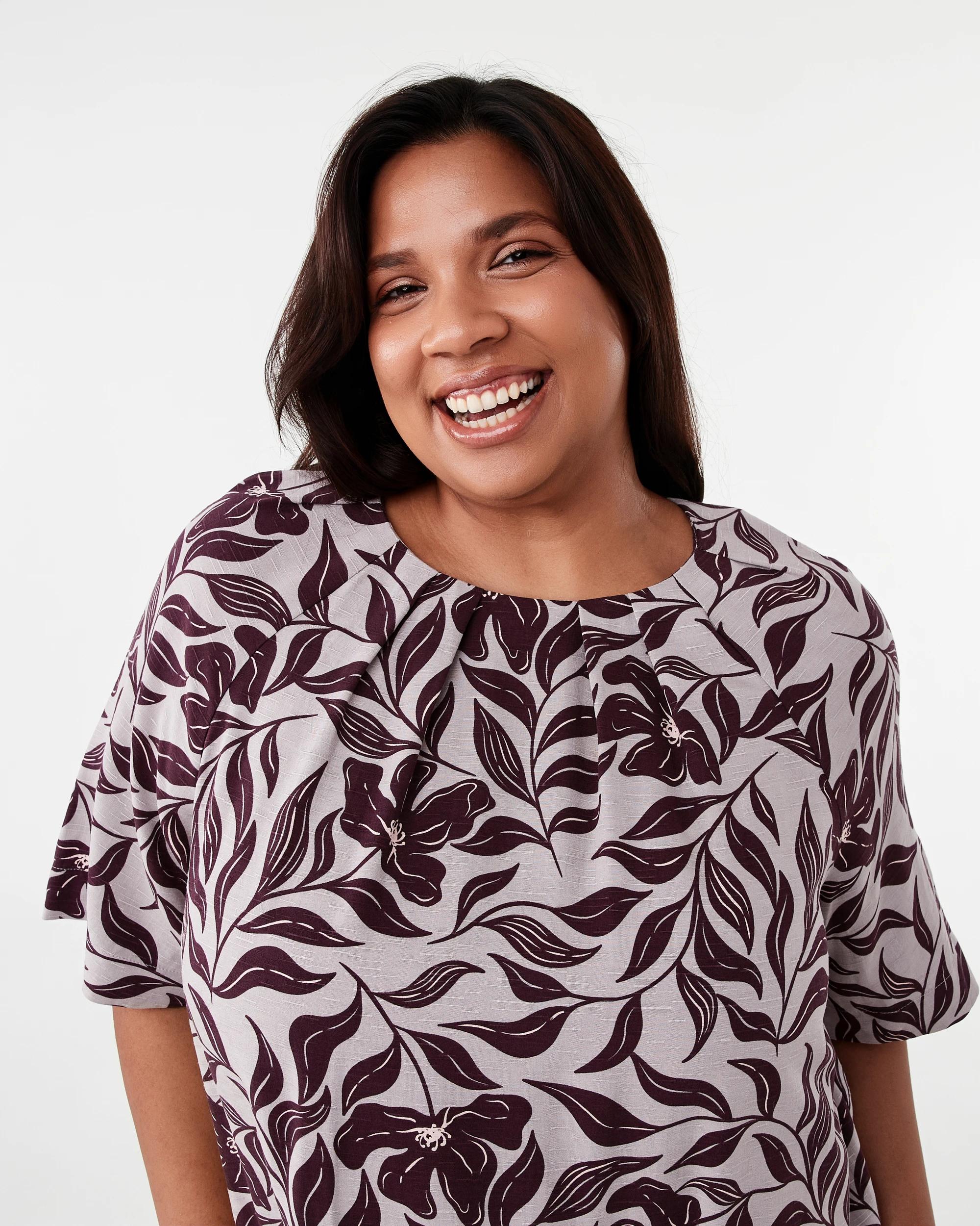 4 Curve Short Sleeve Tuck Top Flrl Small, 4 of 7