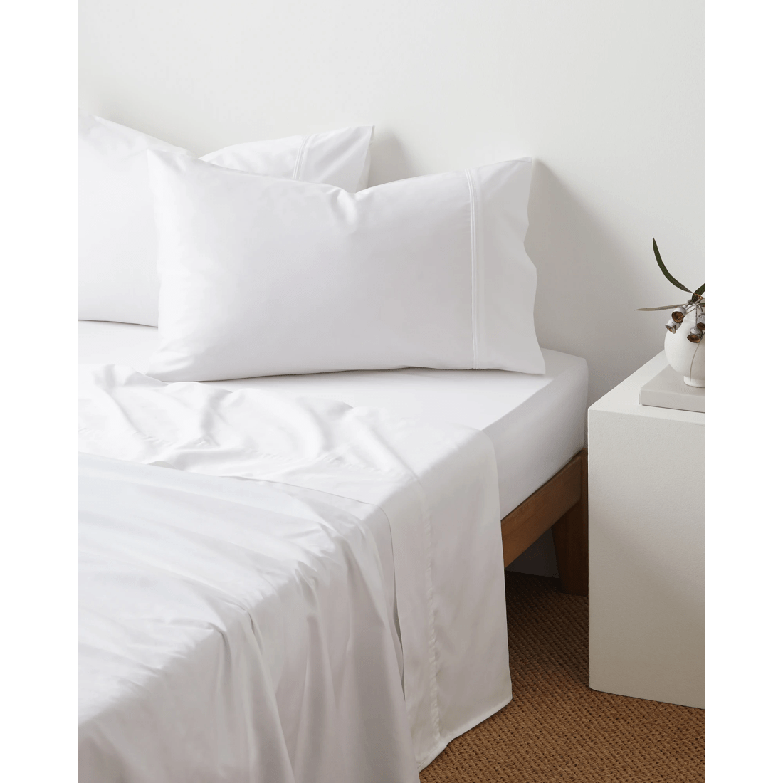 1 Target Egyptian Cotton 600 Thread Count Deep Sheet Set
 - Queen Bed
 - White, 1 of 2