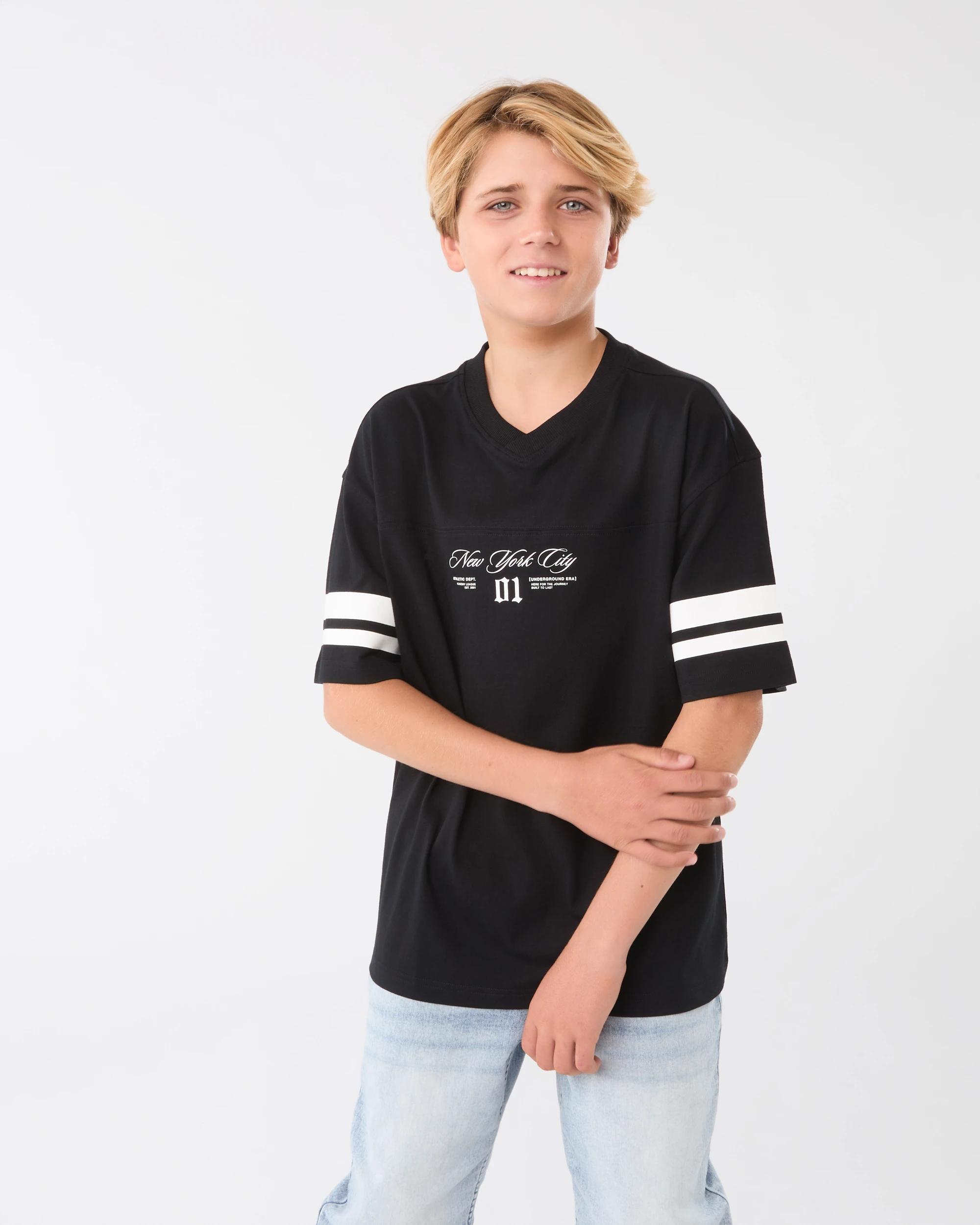1 Short Sleeve V-neck Oversized T-shirt Black, 1 of 8