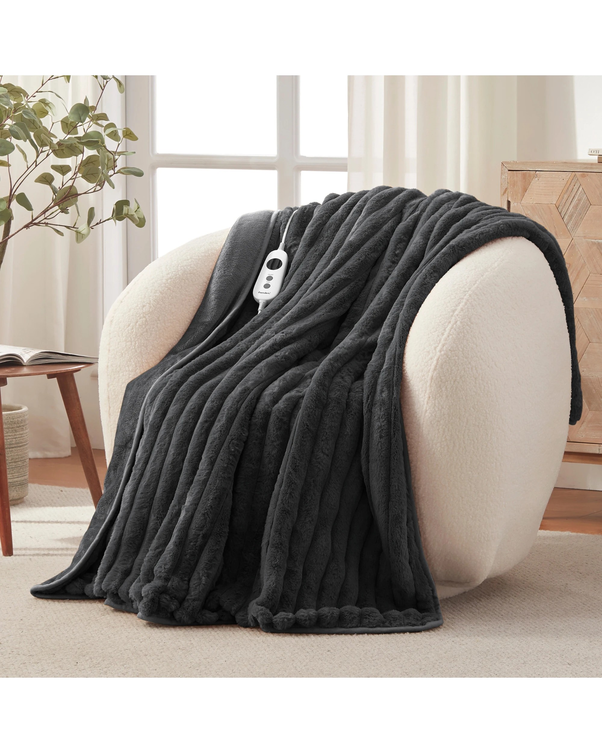 1 Dreamaker Cirra Chunky Embossed Fleece Heated Throw 130x160cm - Charcoal, 1 of 8