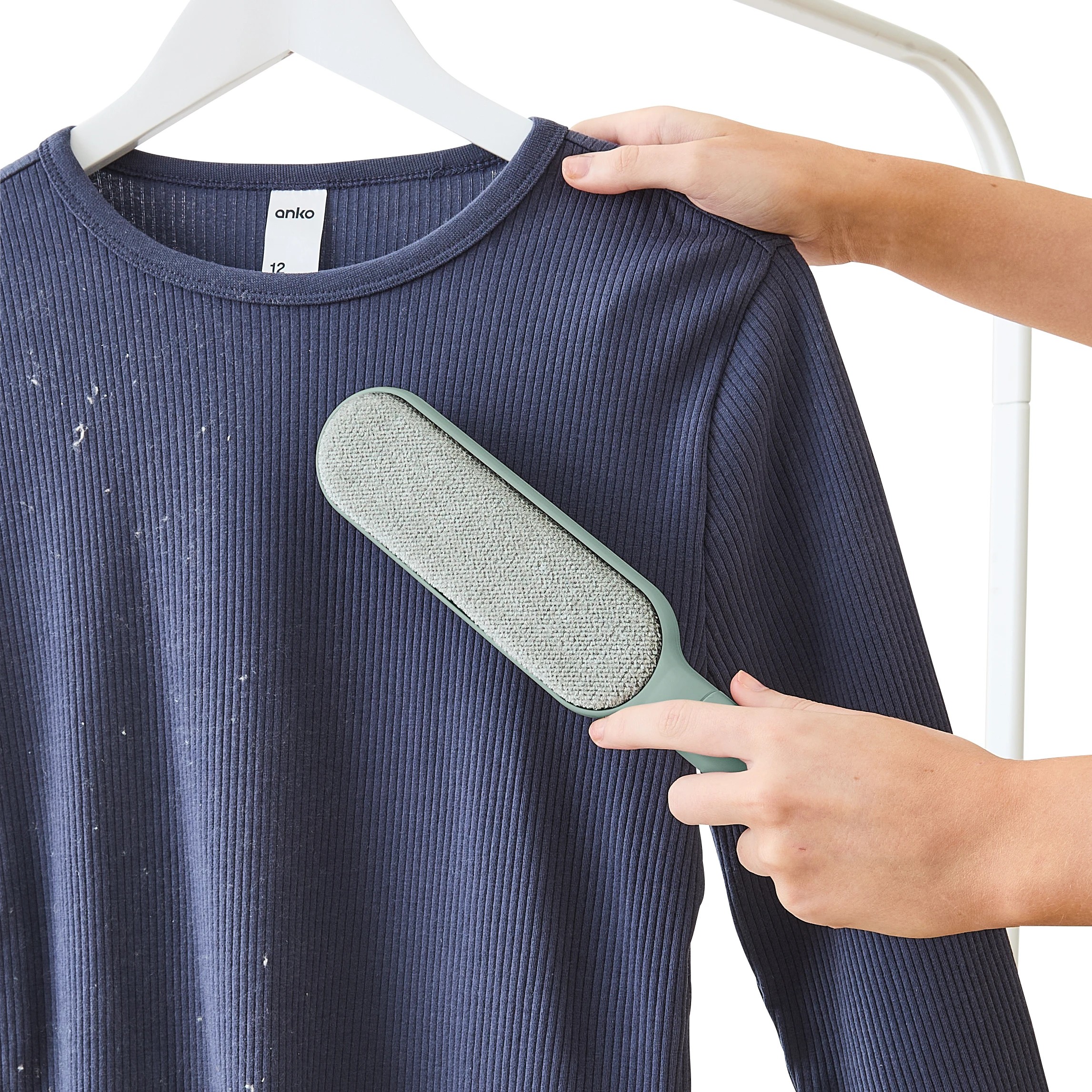 4 Static Lint Brush, 4 of 9