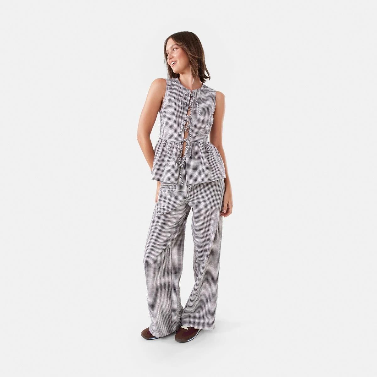 2 Sleeveless Gingham Tie Front Top Brwn Ging, 2 of 7