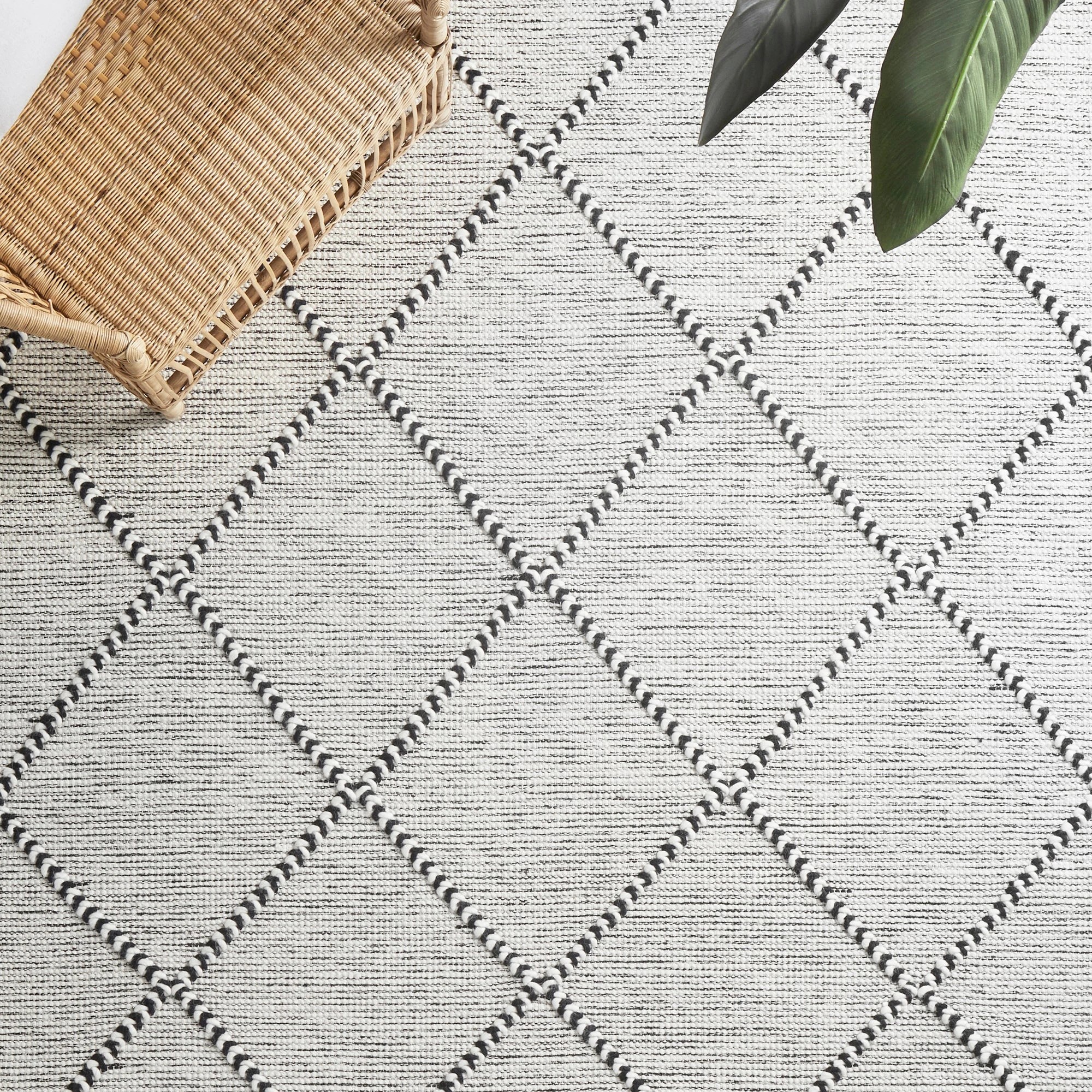 2 Common Ground Rugs Chateau 77 320x230cm - Grey, 2 of 9