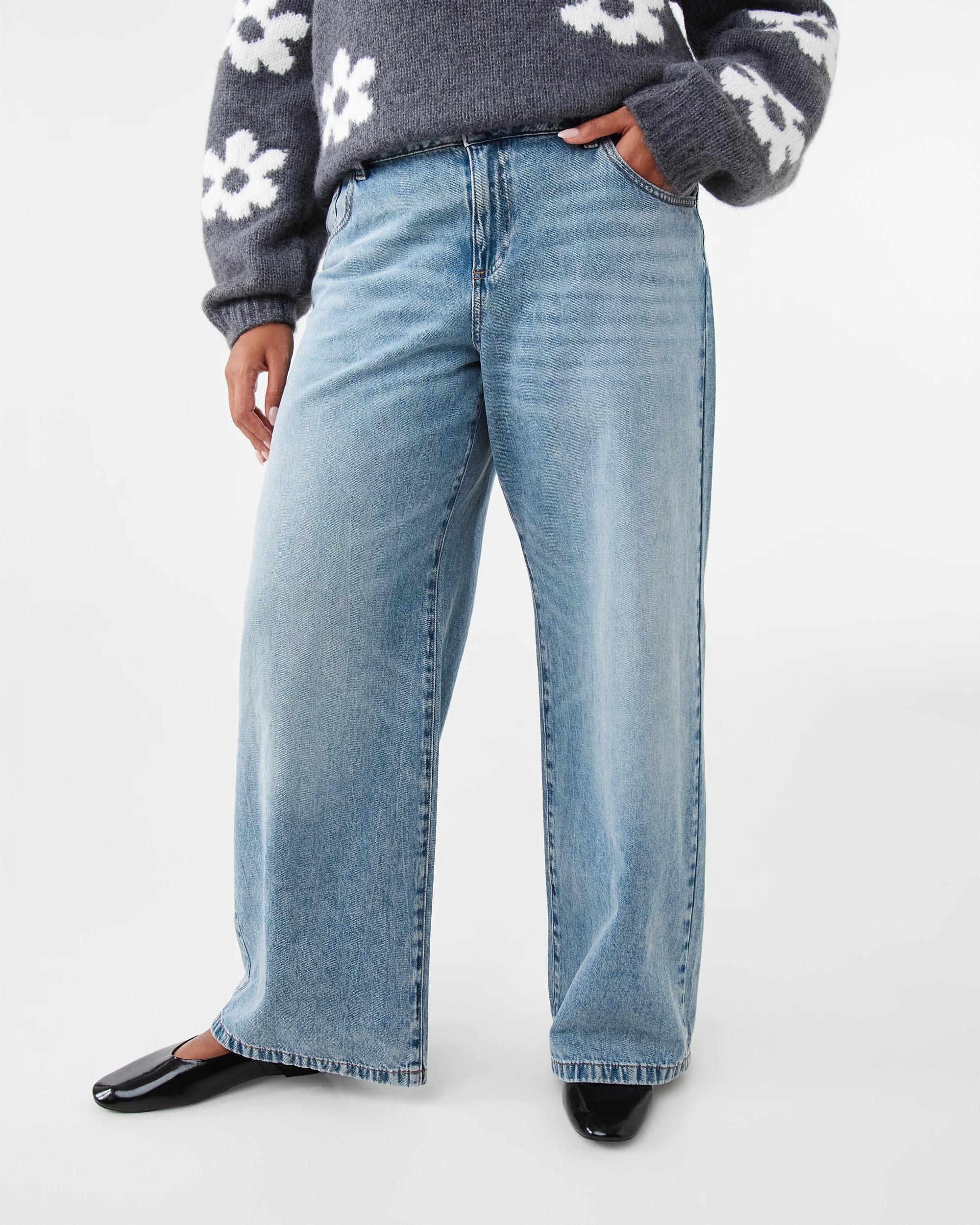 3 Low Rise Wide Leg Jeans Light Wash, 3 of 9