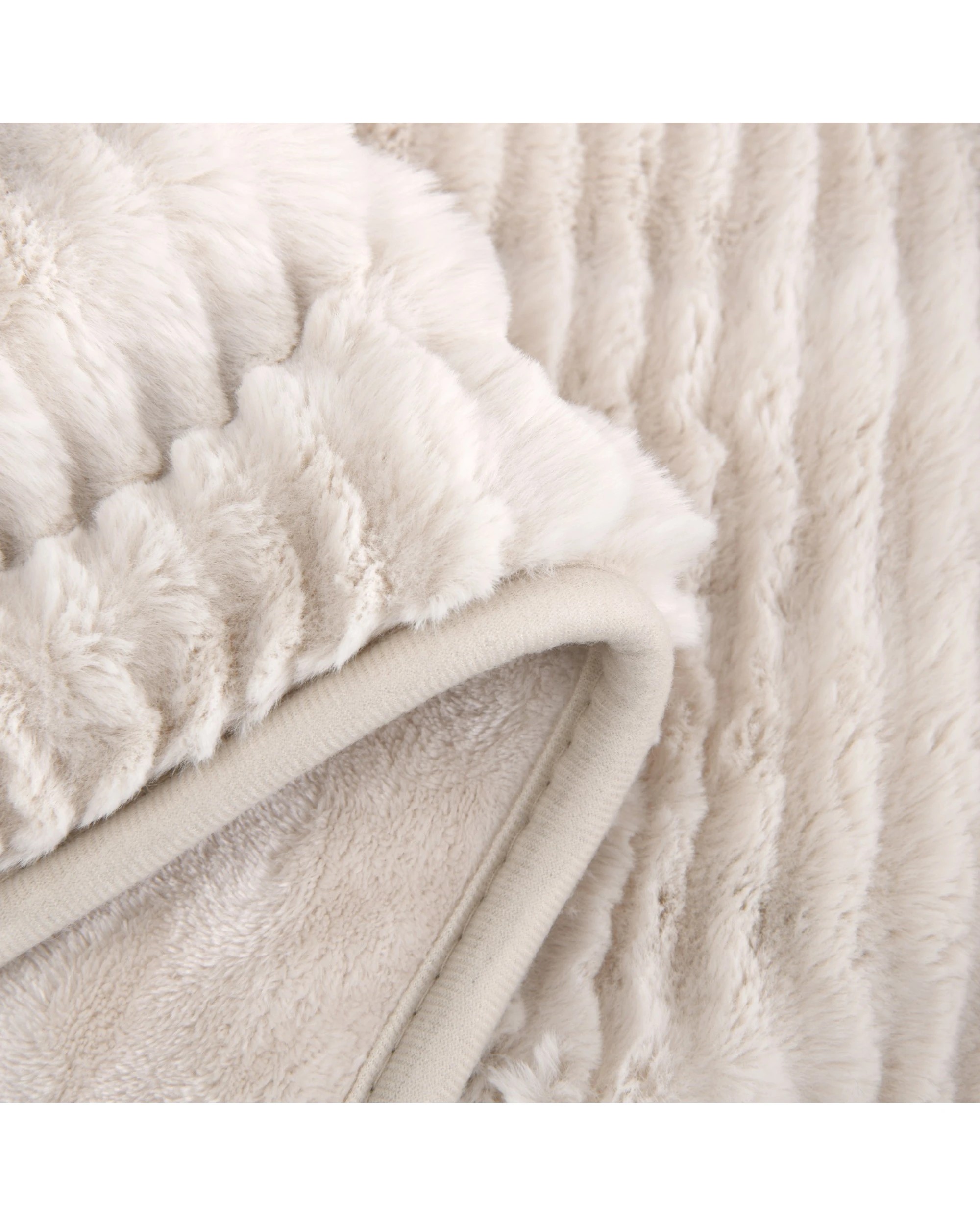 3 Dreamaker Millie Eyelash Fleece Reversible Heated Throw 130x160cm - Natural, 3 of 9
