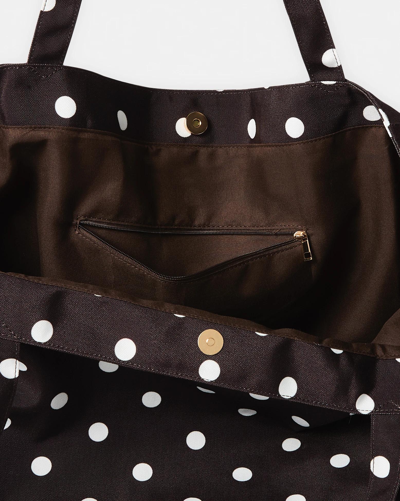 3 Beach Bag Choc Spot, 3 of 5