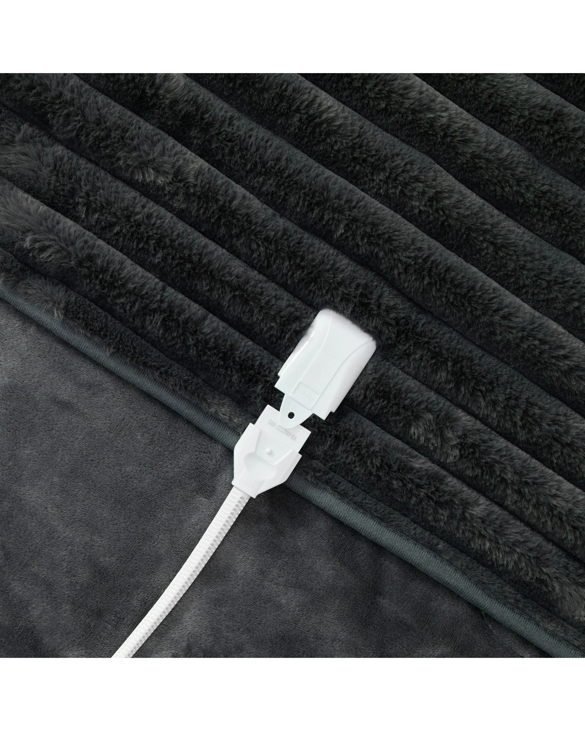 6 Dreamaker Cirra Chunky Embossed Fleece Heated Throw 180x200cm - Charcoal, 6 of 8