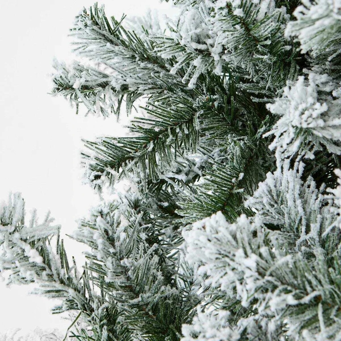 3 1.82m (6ft) Snowy Christmas Tree, 3 of 4