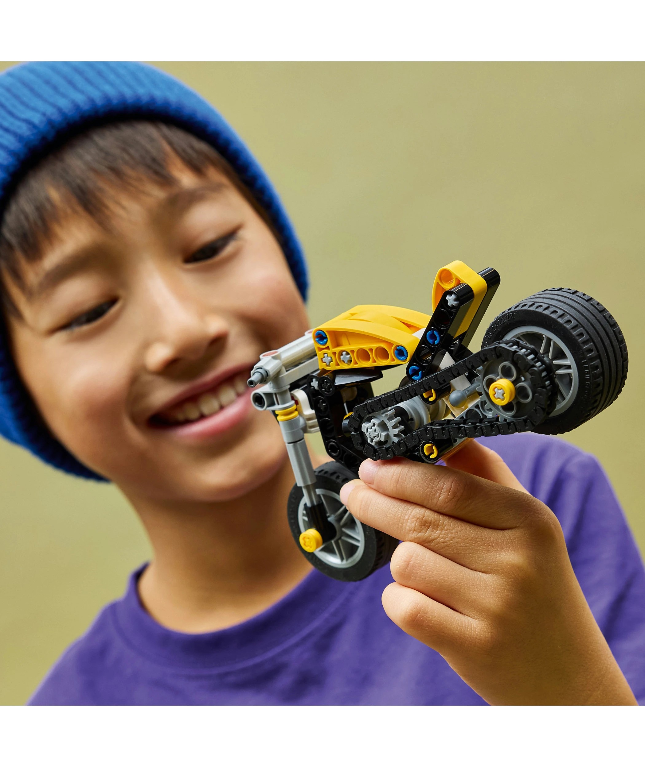 8 LEGO Technic Yellow Motorbike 42225, 8 of 10