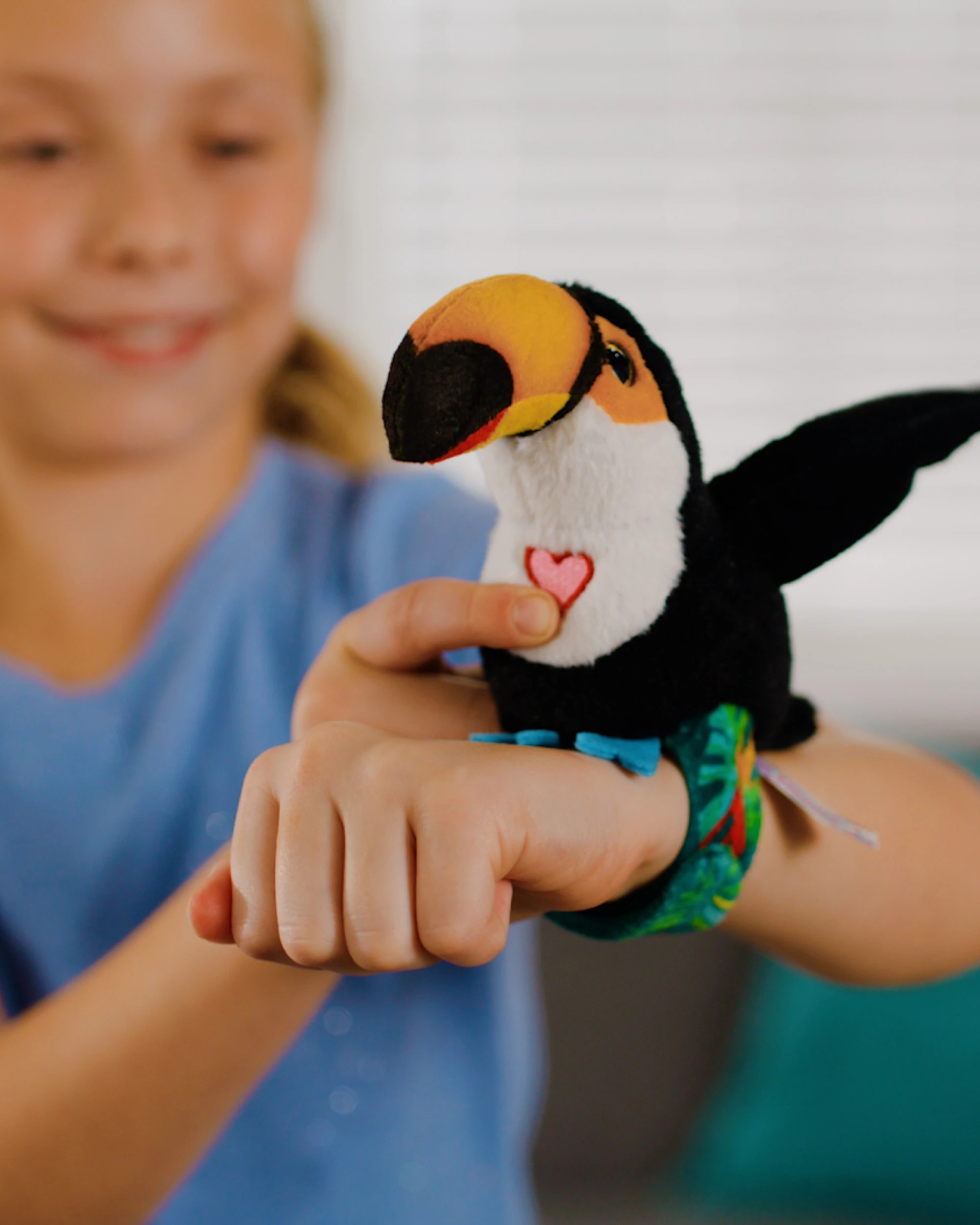 2 Global Shop Direct Happy Yappers Flamingo and Toucan Adorable Bird Duos That Sing Flap Their Wings and Talk, 2 of 7
