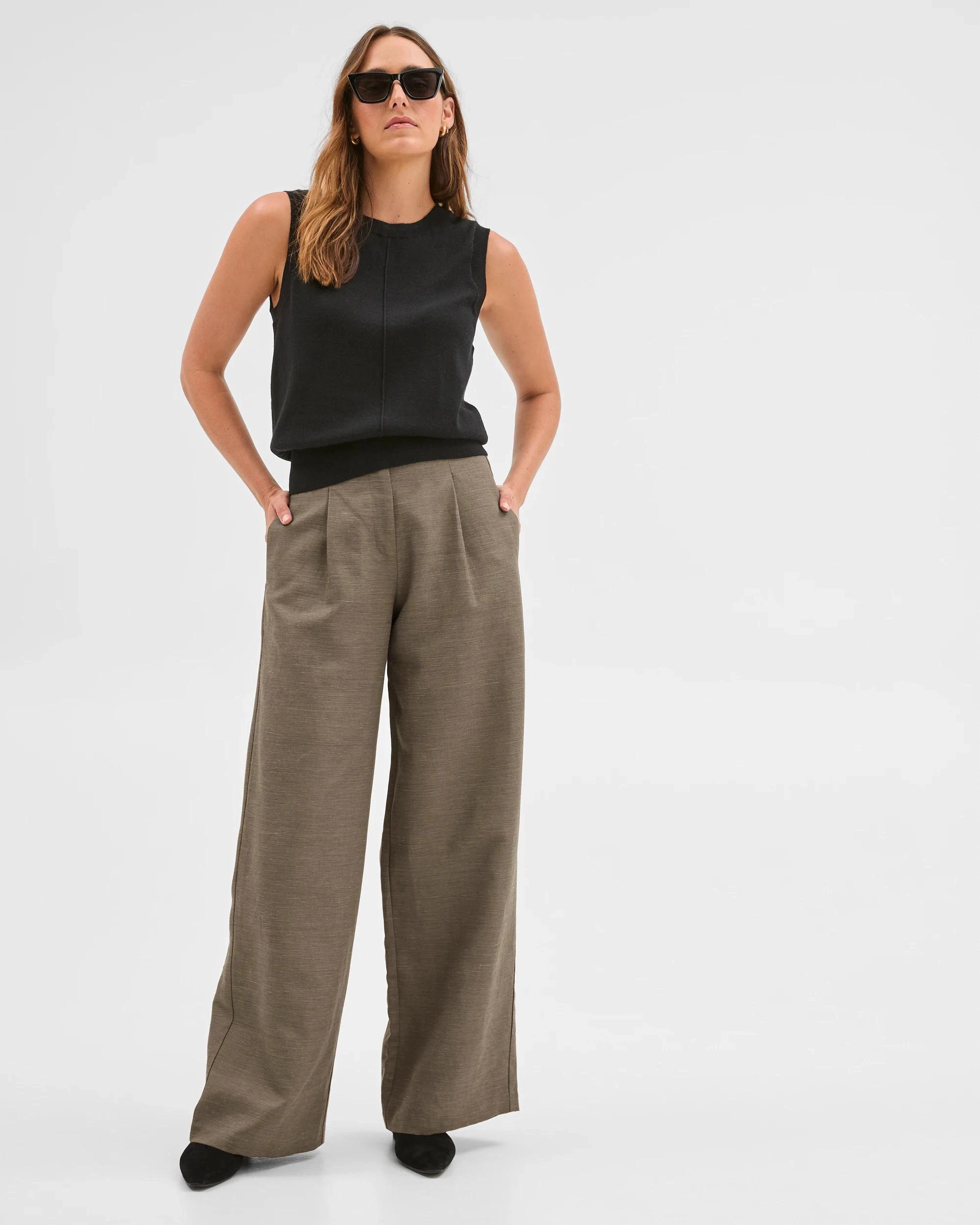 1 Preview Merino Sleeveless Vest BLACK, 1 of 5