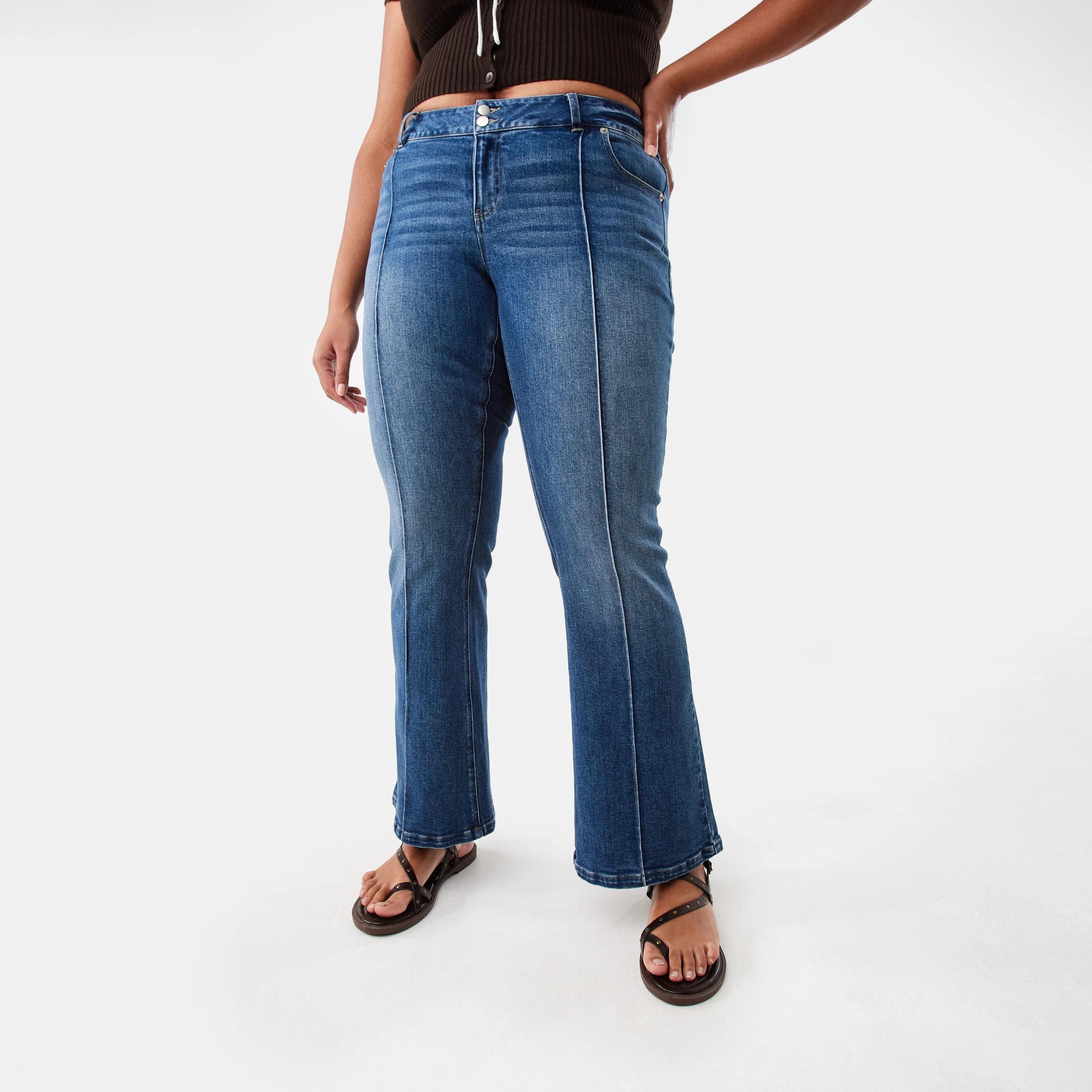 3 Low Rise Bootleg Jeans Mid Wash, 3 of 10