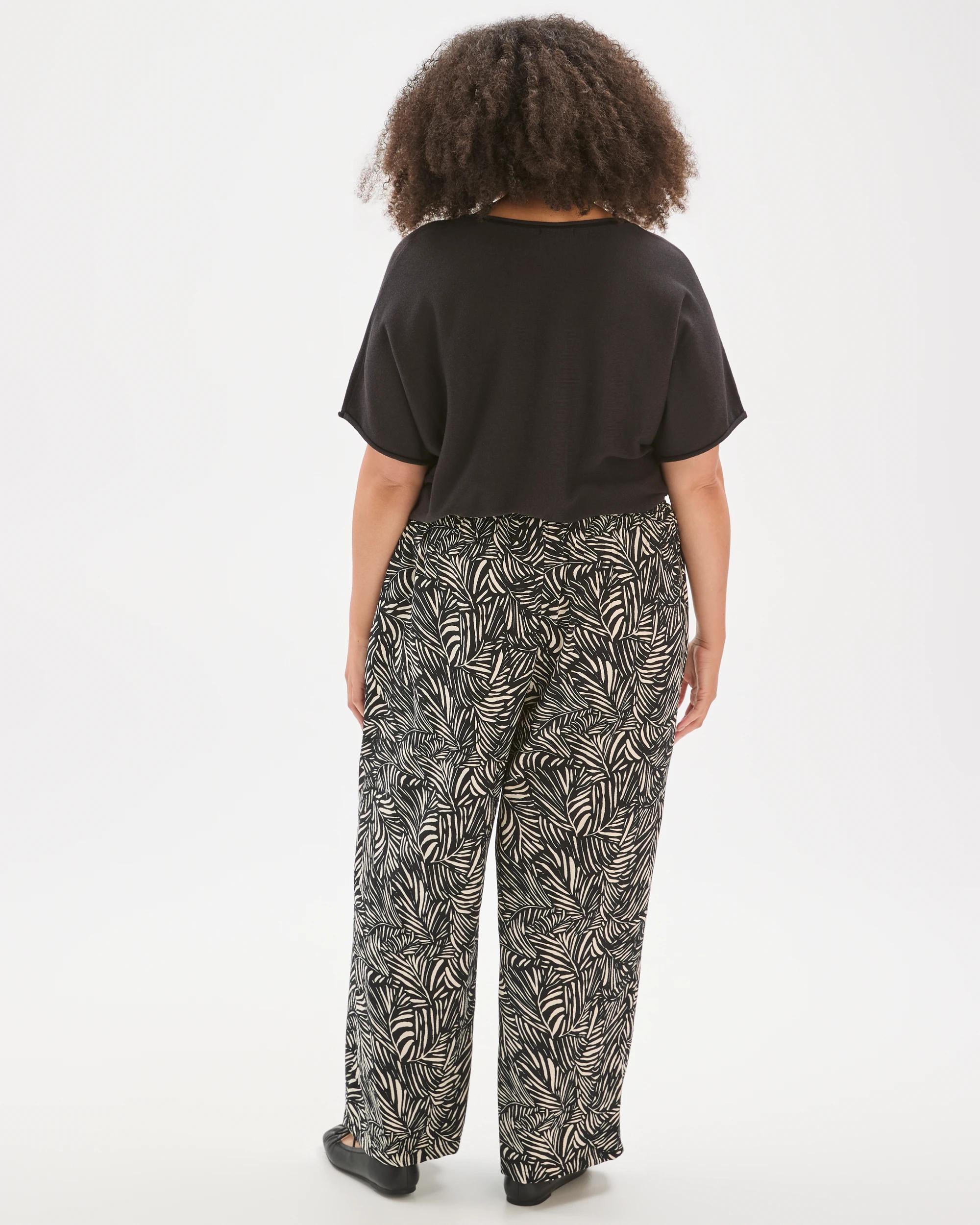 6 Target Curve Plus Size Tie Front Pants BLACK AND WHITE GEO PRINT, 6 of 6