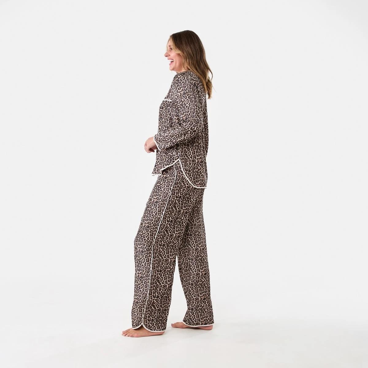 2 Matte Satin Long Sleeve Top and Pants Pyjama Set Leo Lrg, 2 of 8