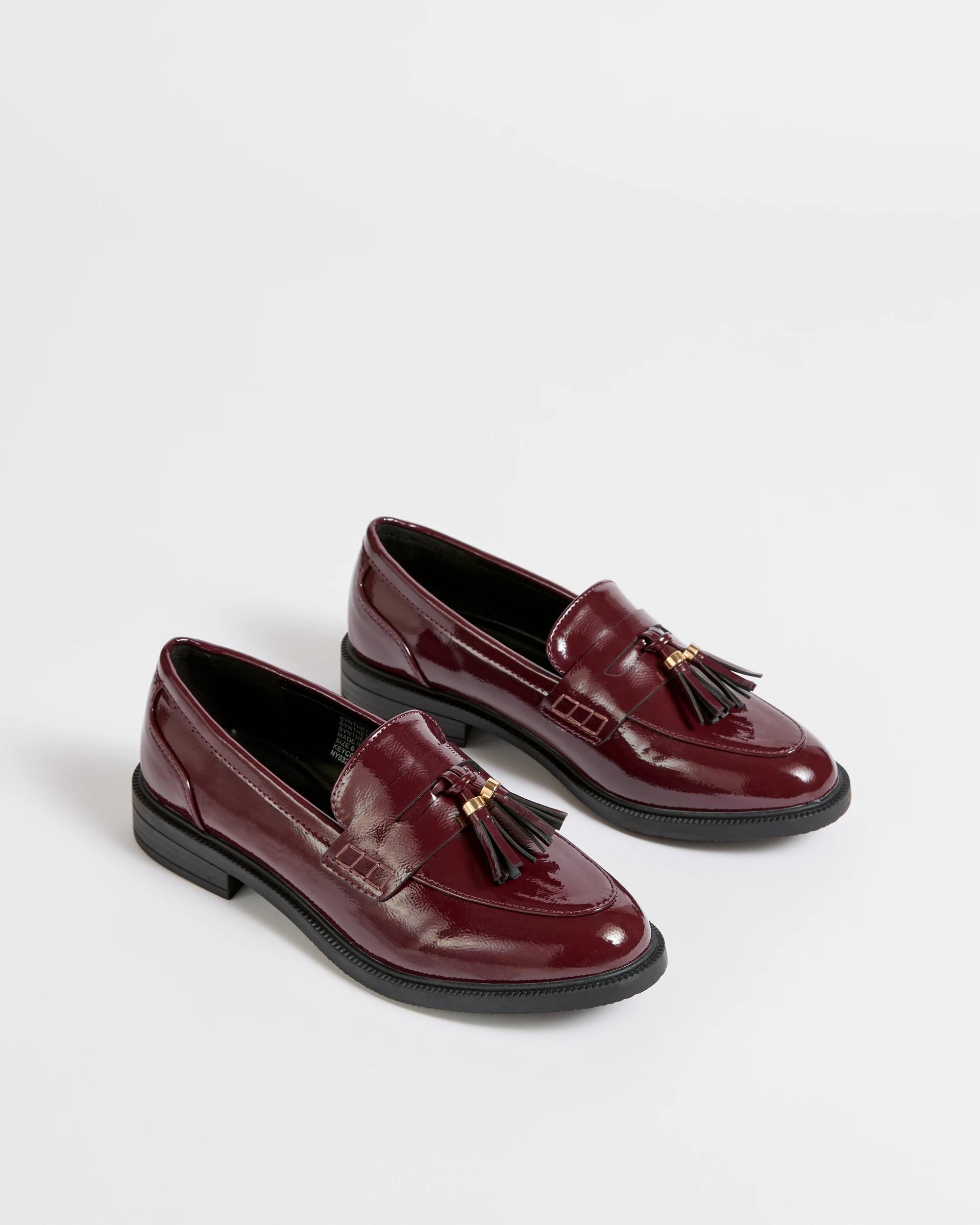 2 Target Woman Penny Tassel Loafer BURGUNDY CRINKLE PATENT, 2 of 3