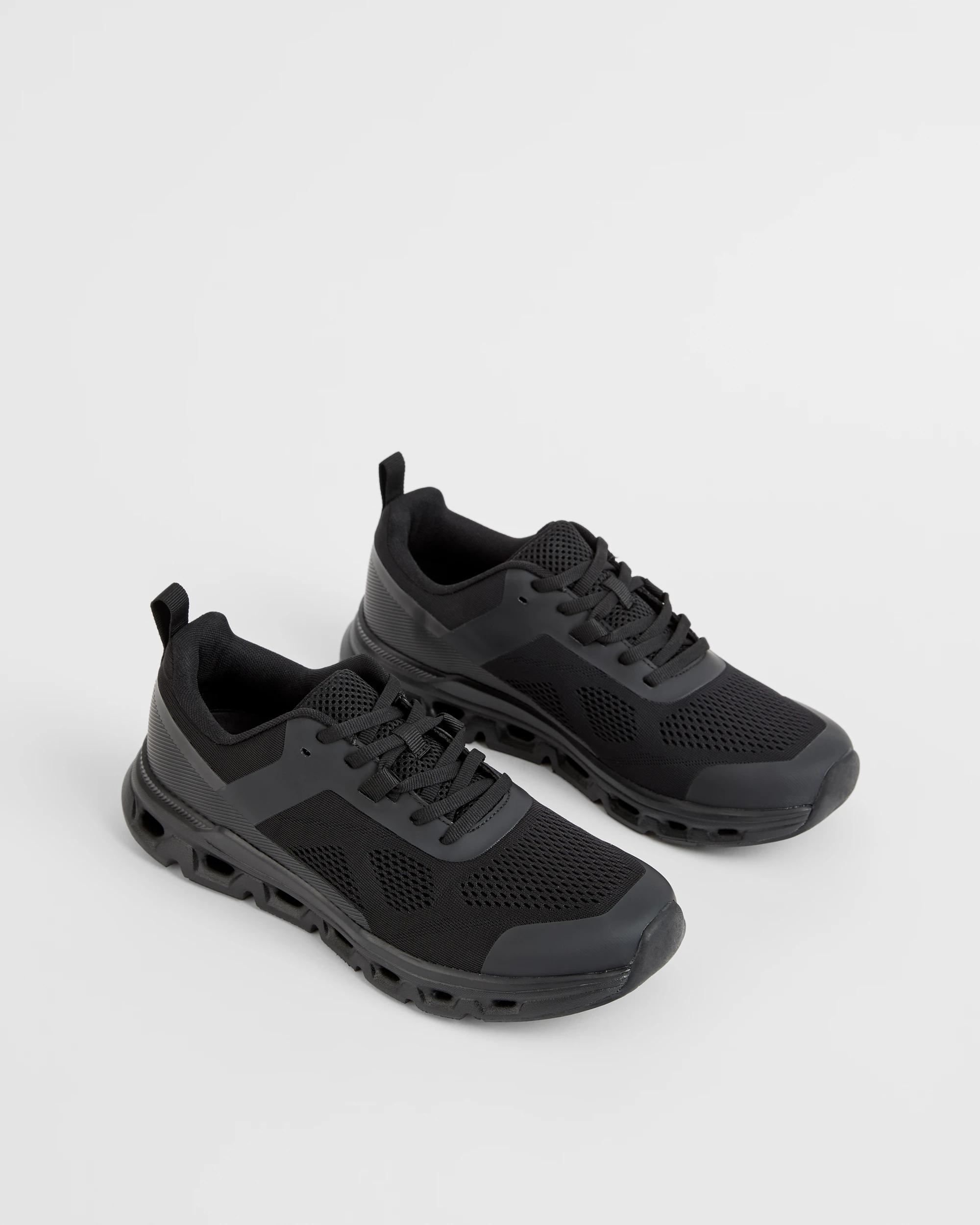 2 Target Man Tread Sports Trainer BLACK MONO, 2 of 3