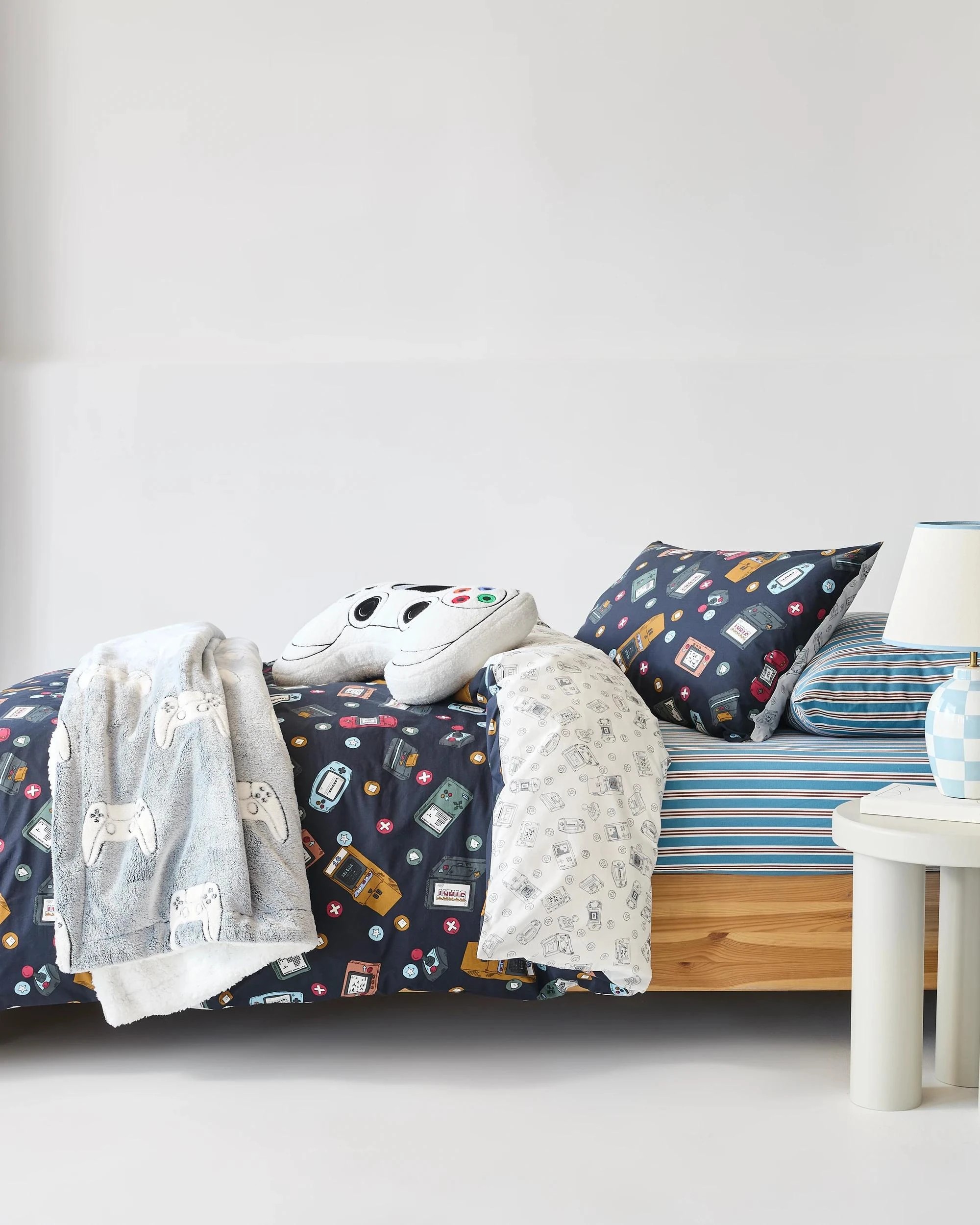 1 Target Vintage Gaming Australian Cotton Reversible Quilt Cover Set - Single Bed - Black, 1 of 4