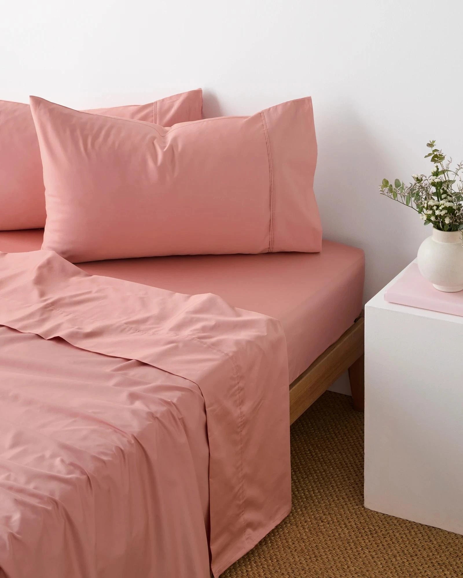 1 Target Egyptian Cotton 600 Thread Count Deep Sheet Set - Queen Bed - Pink, 1 of 2