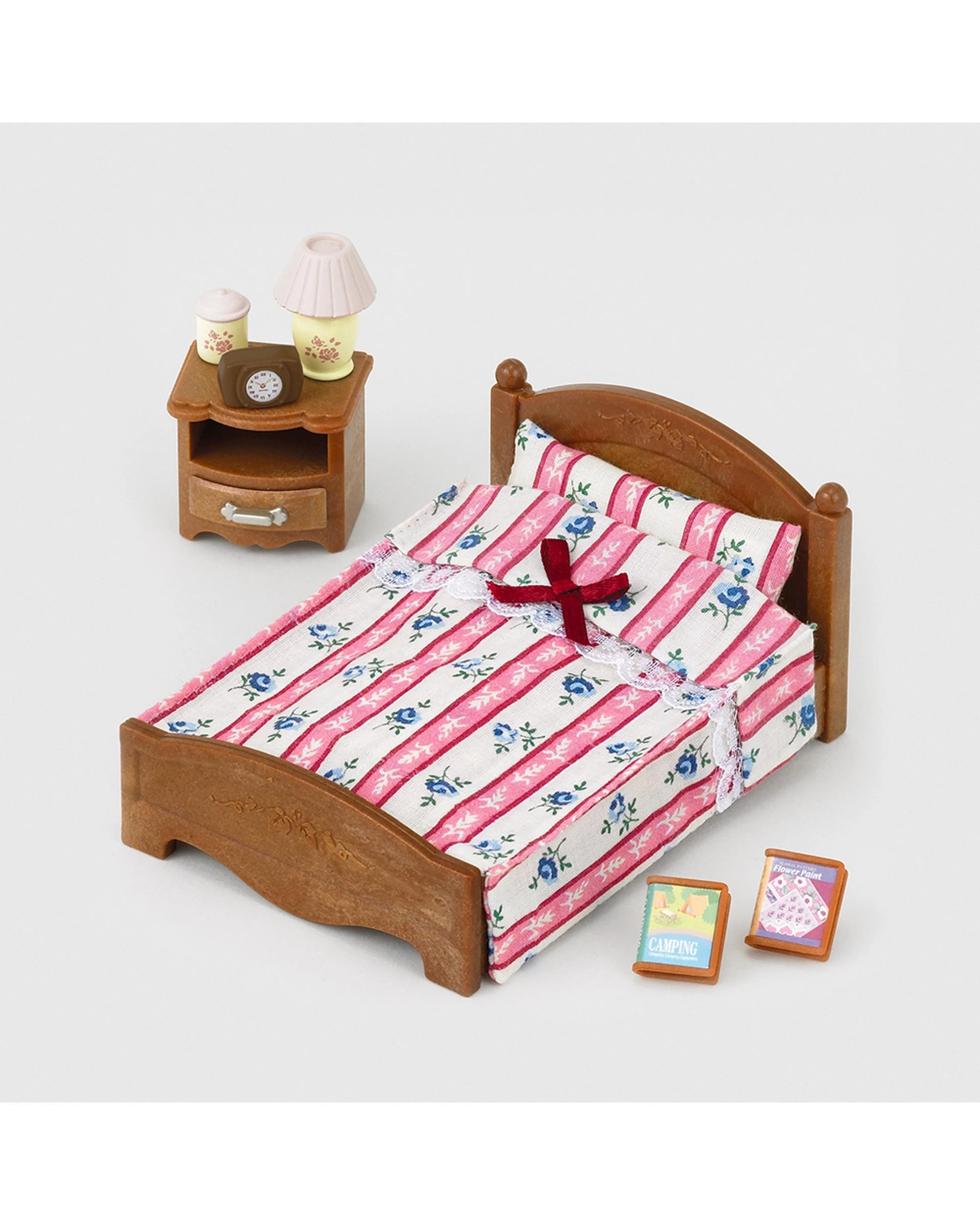 2 Sylvanian Families Semi-Double Bed Play Set, 2 of 3