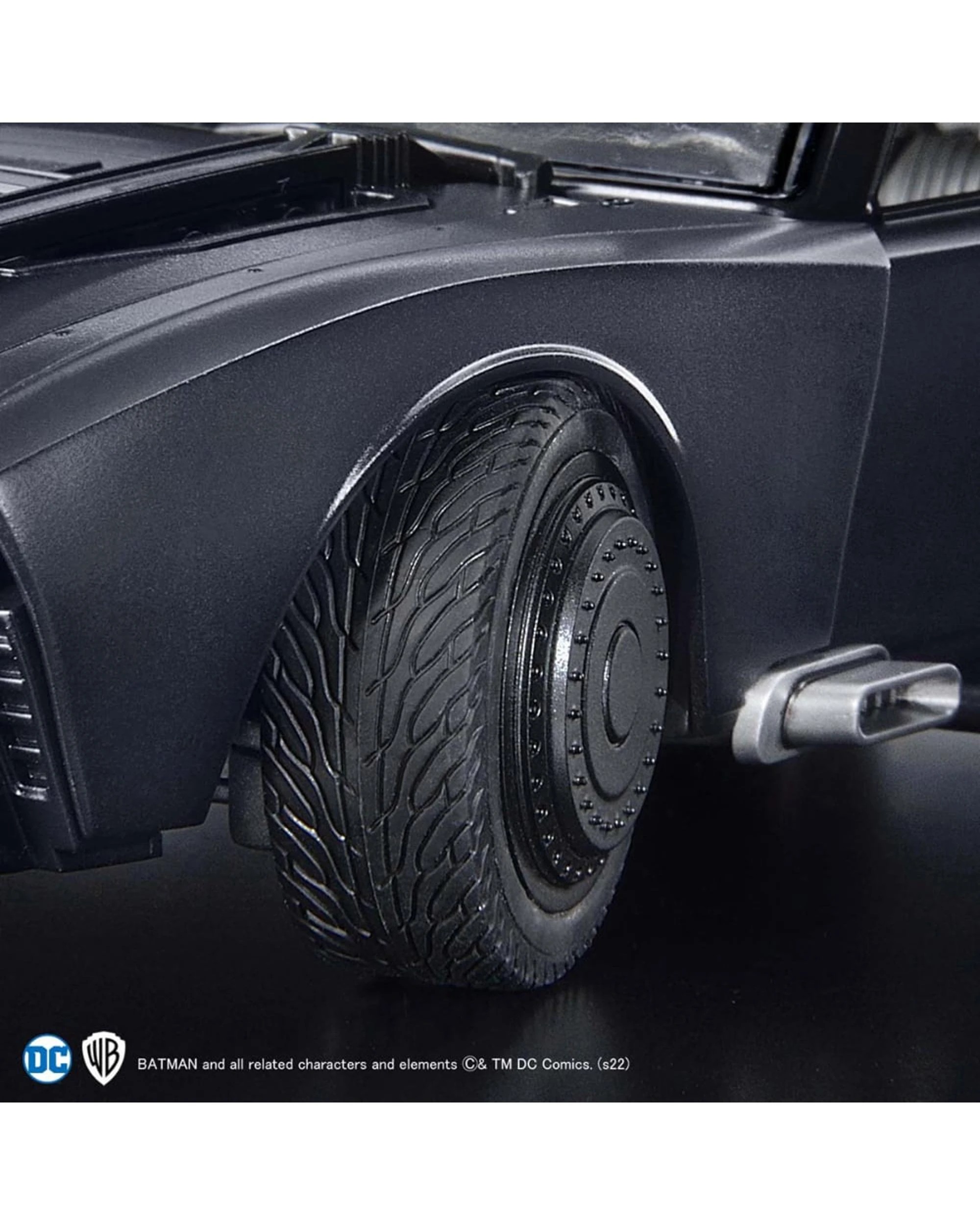 4 DC The Batman Batmobile 1:35 Scale Model Kit, 4 of 6