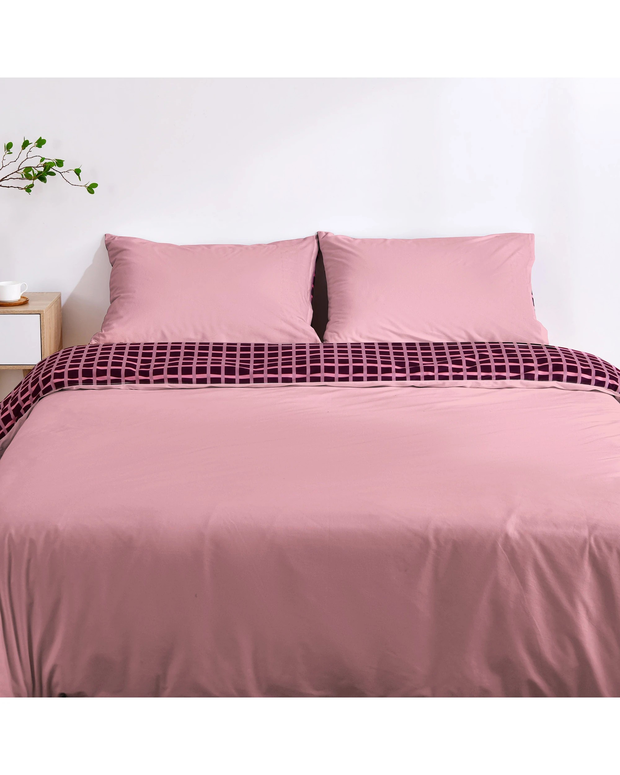 4 Dreamaker Micro Flannel Reversible Grid Quilt Cover Set - King Bed - Cherry, 4 of 9