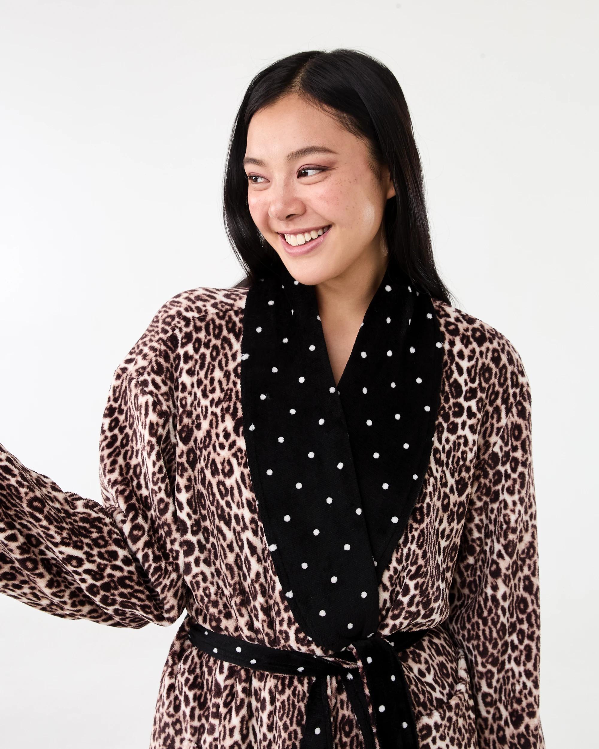 5 Reversible Printed Gown Leo Spot, 5 of 9