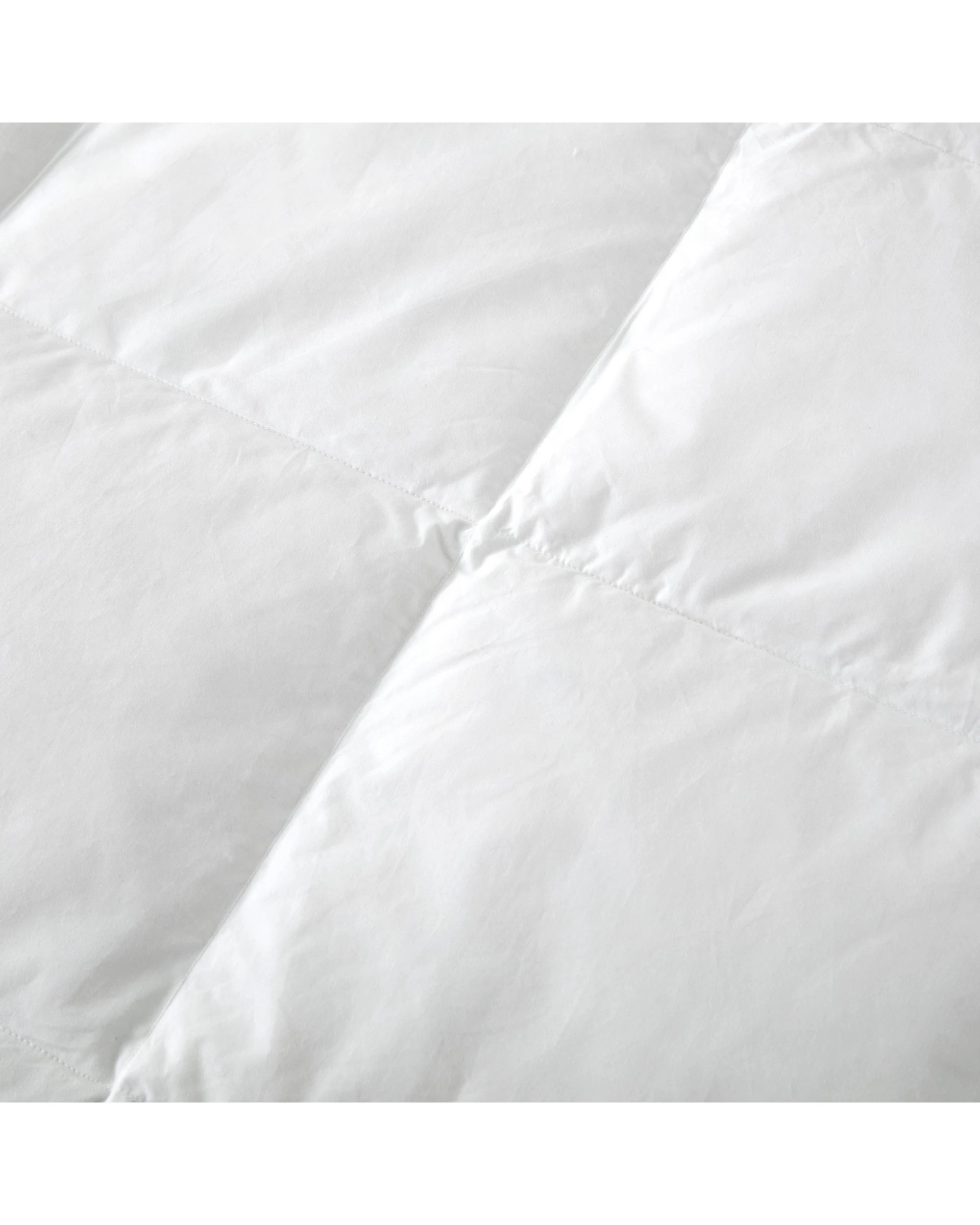 3 Dreamaker Lightweight 50/50 Down and Feather Quilt - King Bed - White, 3 of 4