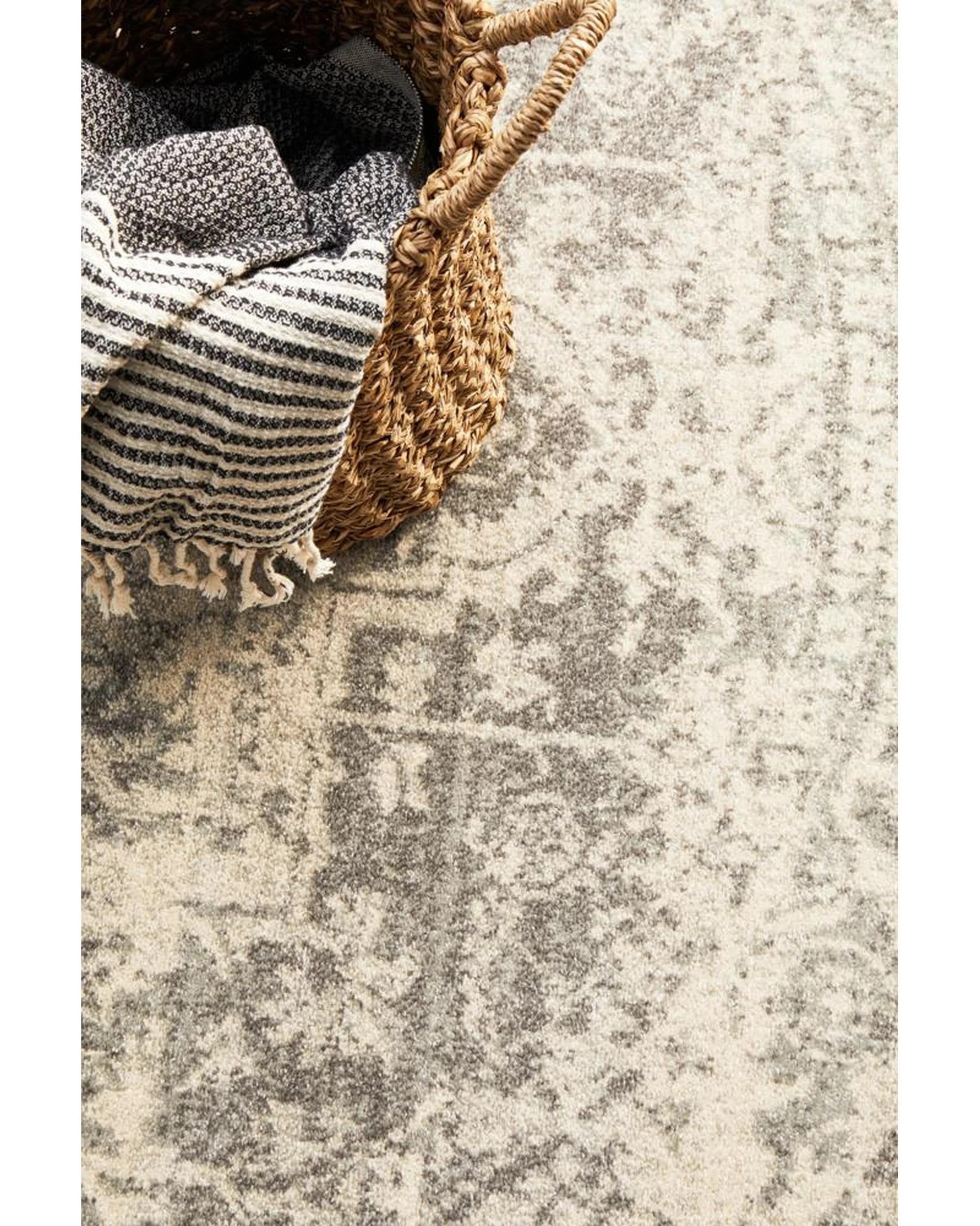 8 Common Ground Rugs Encore 253 240x240cm - Silver, 8 of 9