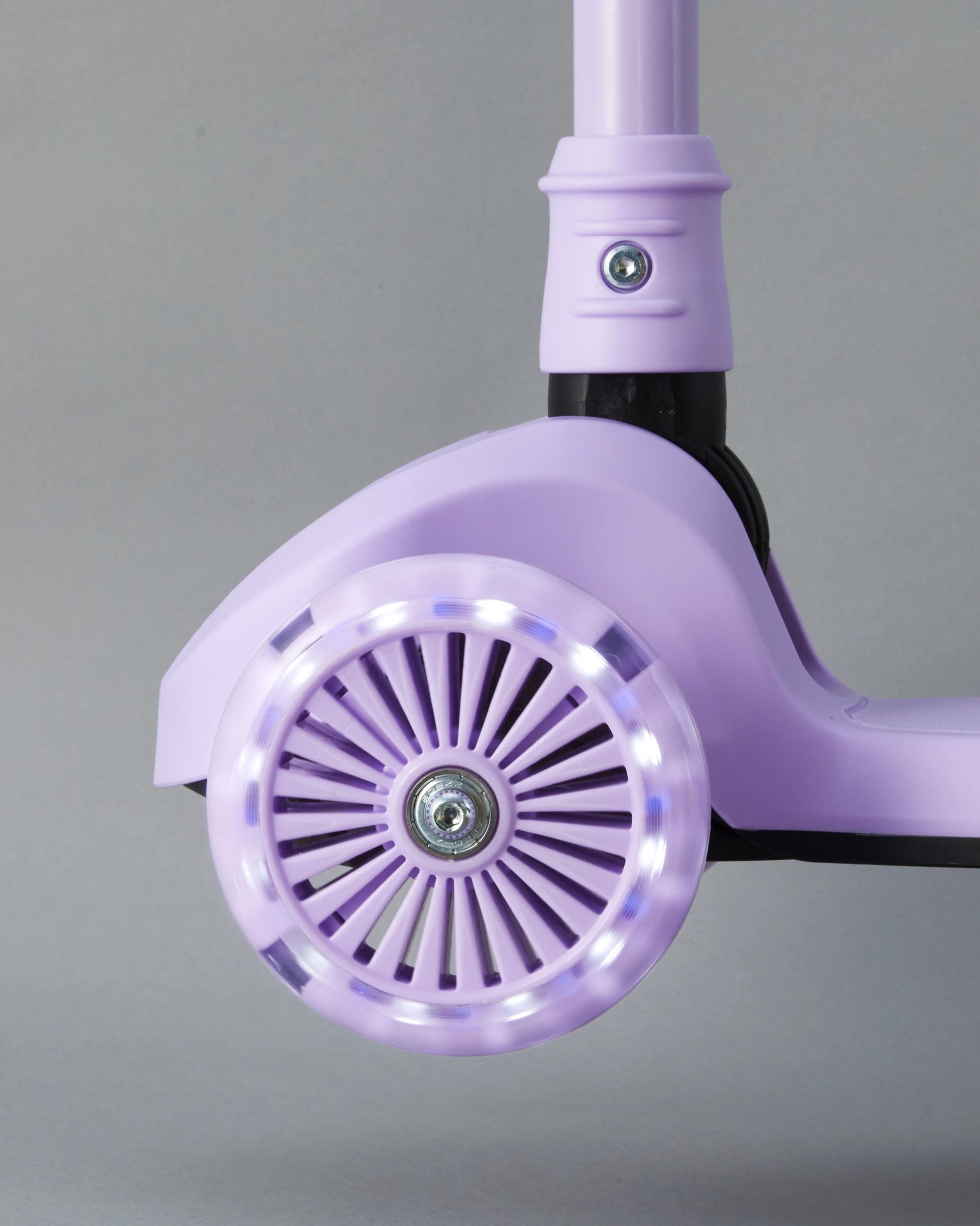 7 Light Up Wheel Tilt and Turn Scooter - Lilac, 7 of 7