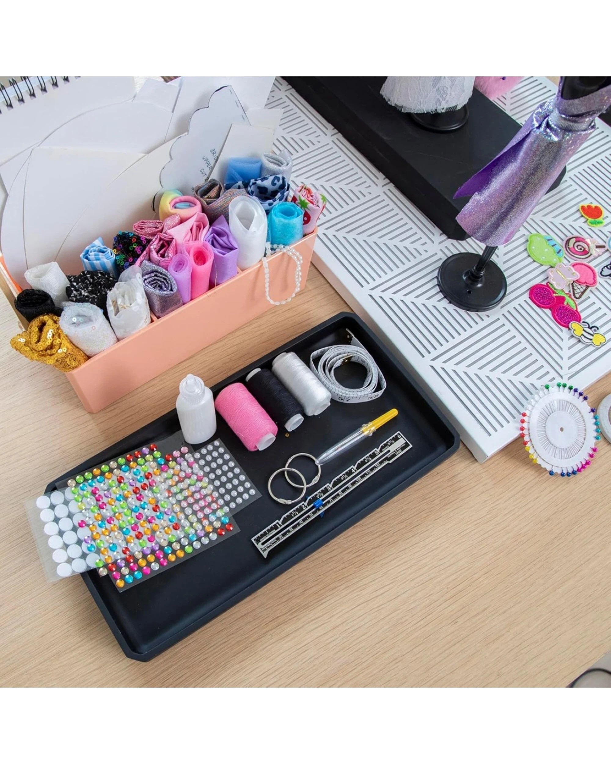 2 Mindware Run The Runway Fashion Design Kit Over 450 Fabrics, 2 of 3