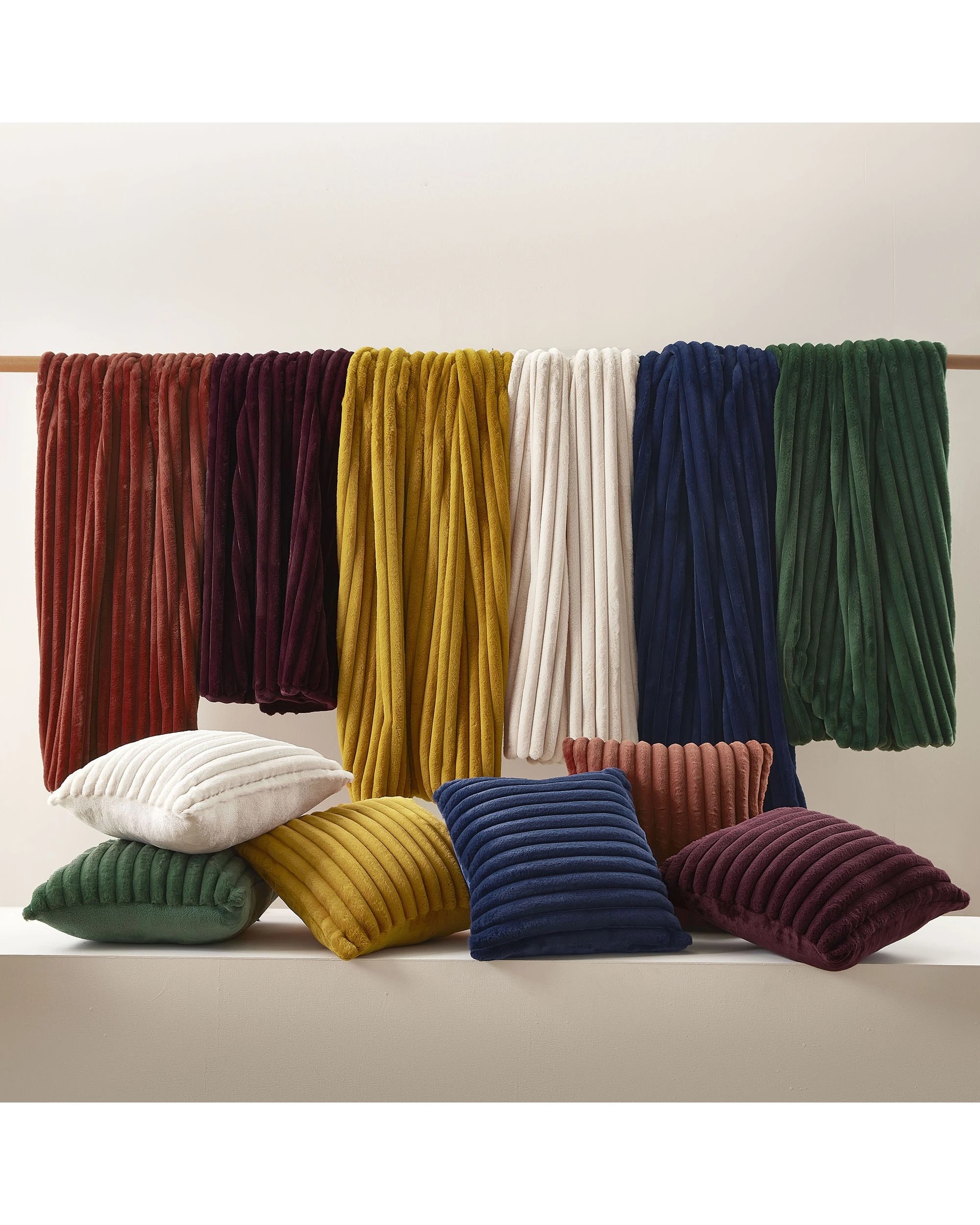 8 Dreamaker Cirra Chunky Embossed Fleece Heated Throw 130x160cm - Mustard Gold, 8 of 10