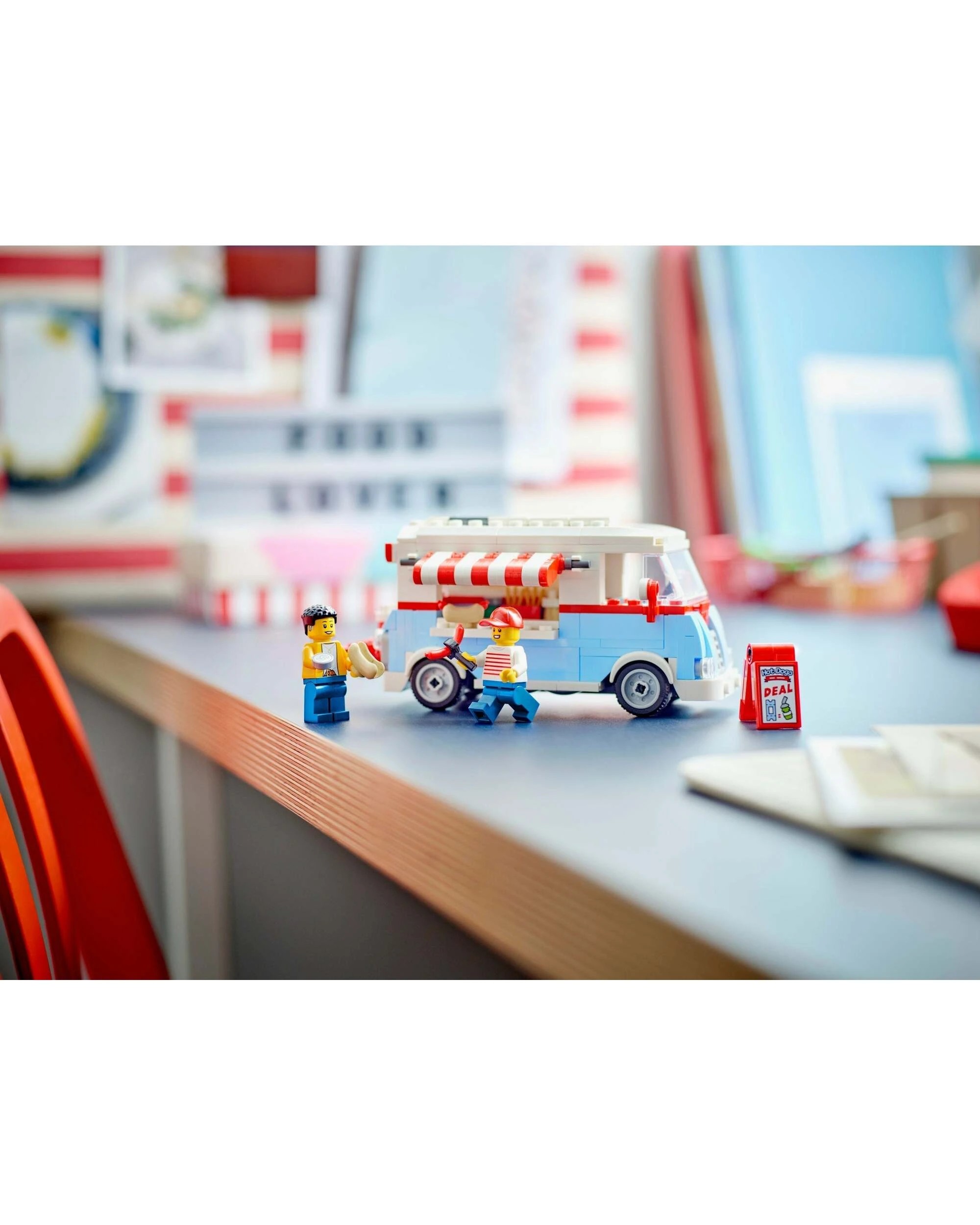 3 LEGO Icons 40681 Retro Food Truck, 3 of 4